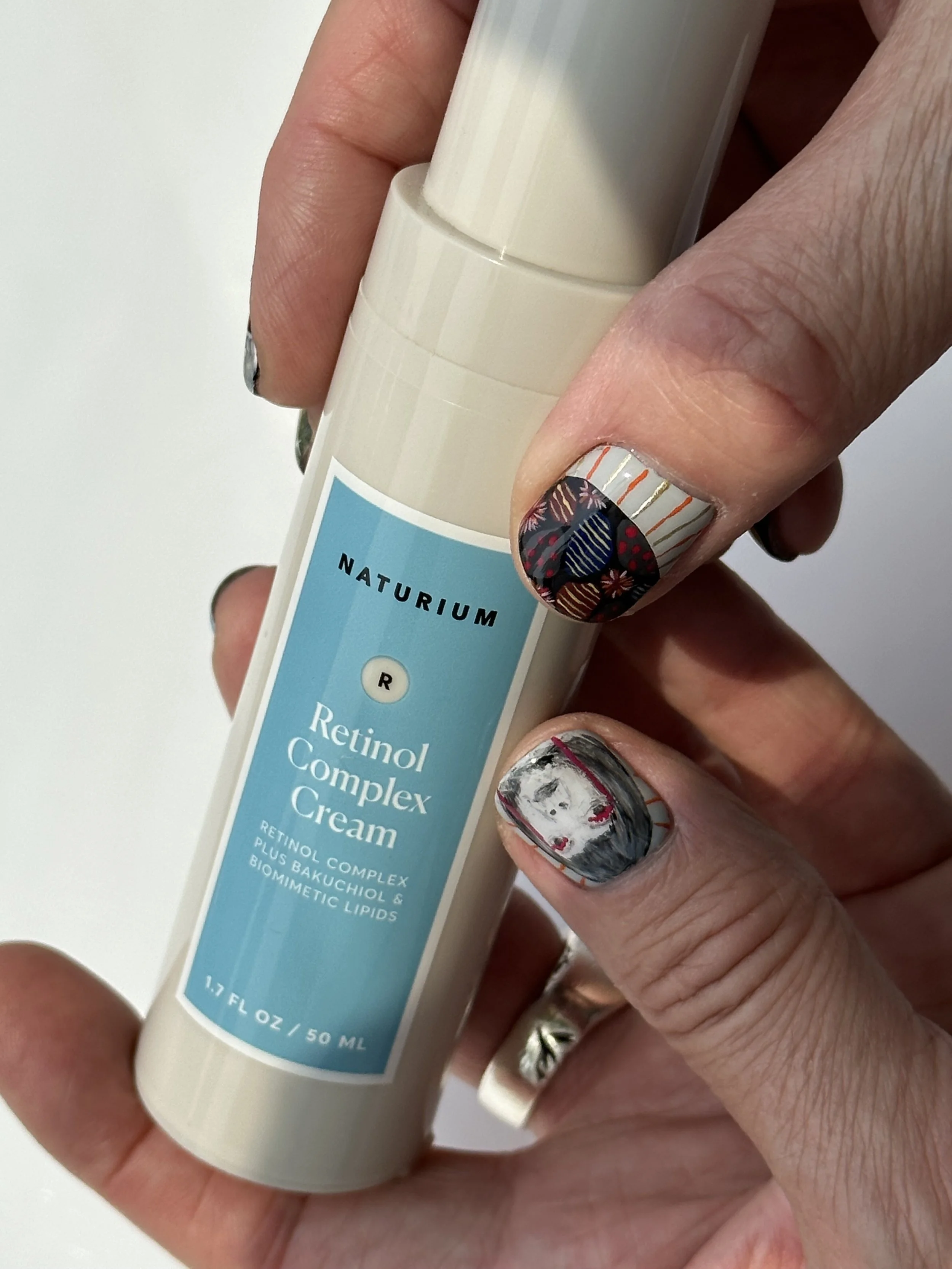 PRODUCT REVIEW: NATURIUM RETINOL COMPLEX CREAM - What does Retinol do and how does it work? Can everyone use Retinol, or are there some skin types that should avoid it?