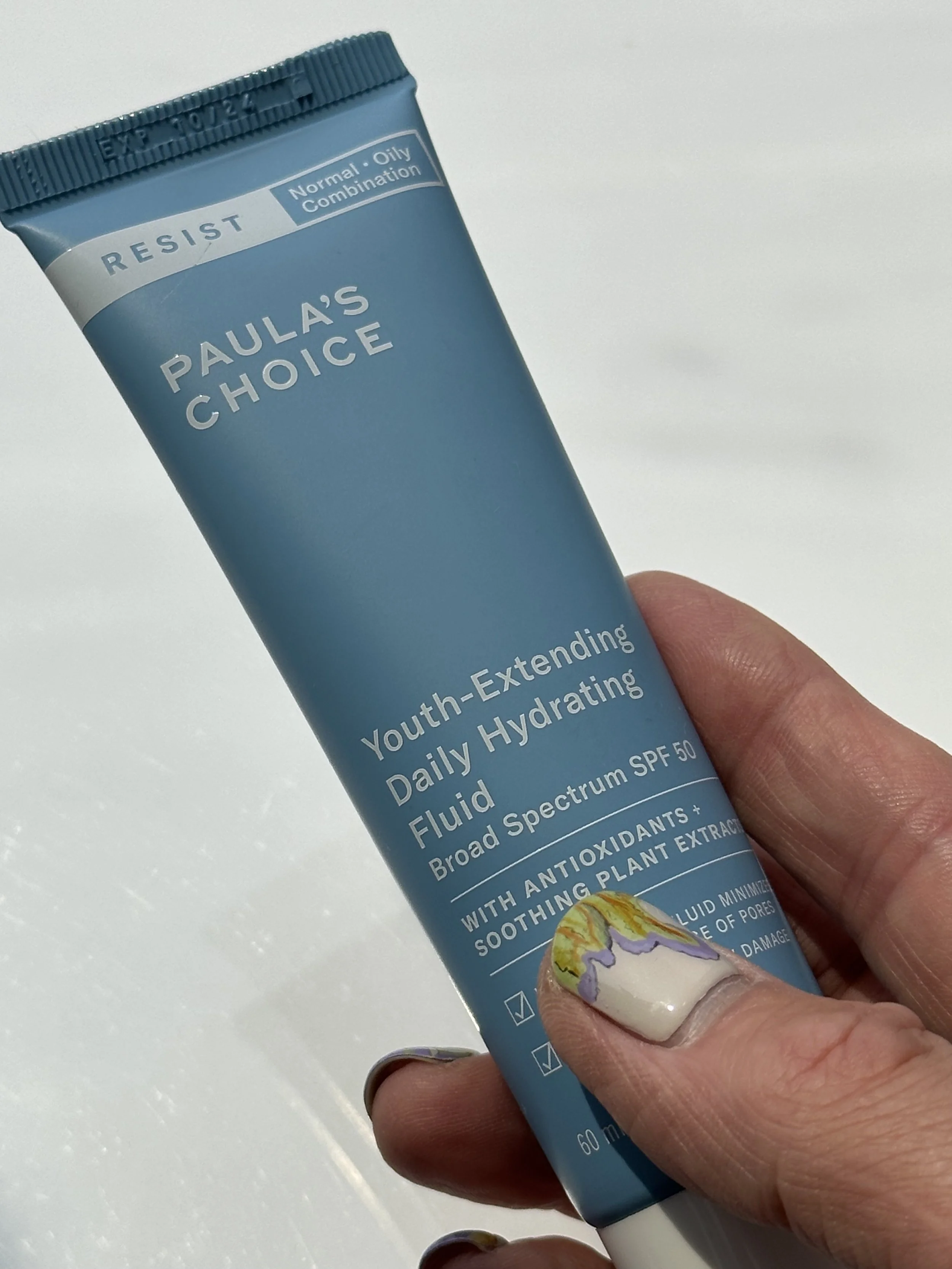 PRODUCT REVIEW: PAULA'S CHOICE YOUTH-EXTENDING DAILY HYDRATING FLUID SPF 50 - How do I choose between mineral and chemical sunscreen? What's the best sunscreen for oily skin?