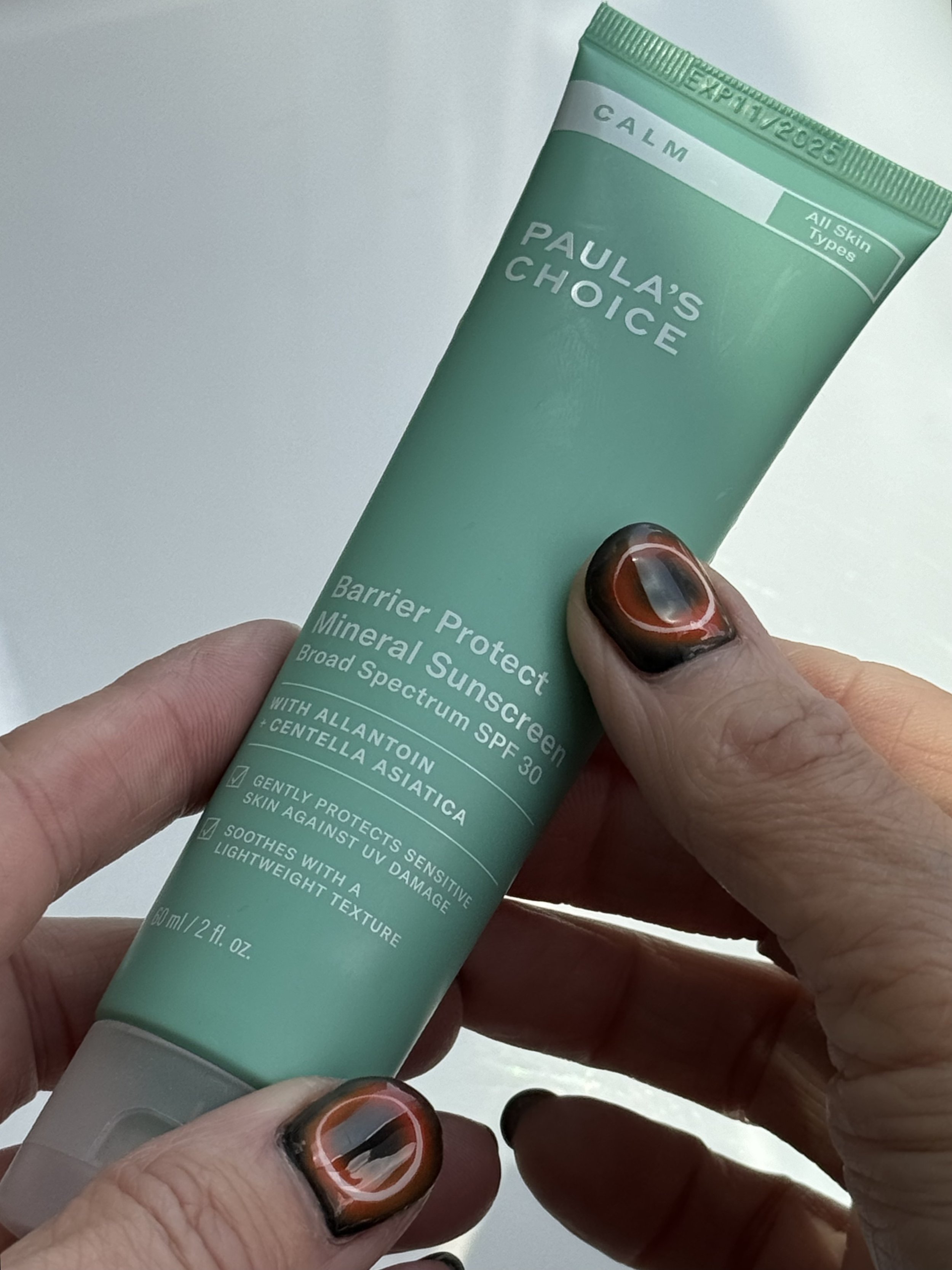 PRODUCT REVIEW: PAULA’S CHOICE CALM BARRIER PROTECT MINERAL SUNSCREEN SPF 30 - How do I choose sunscreen for sensitive skin? Is mineral sunscreen better for sensitive skin? 