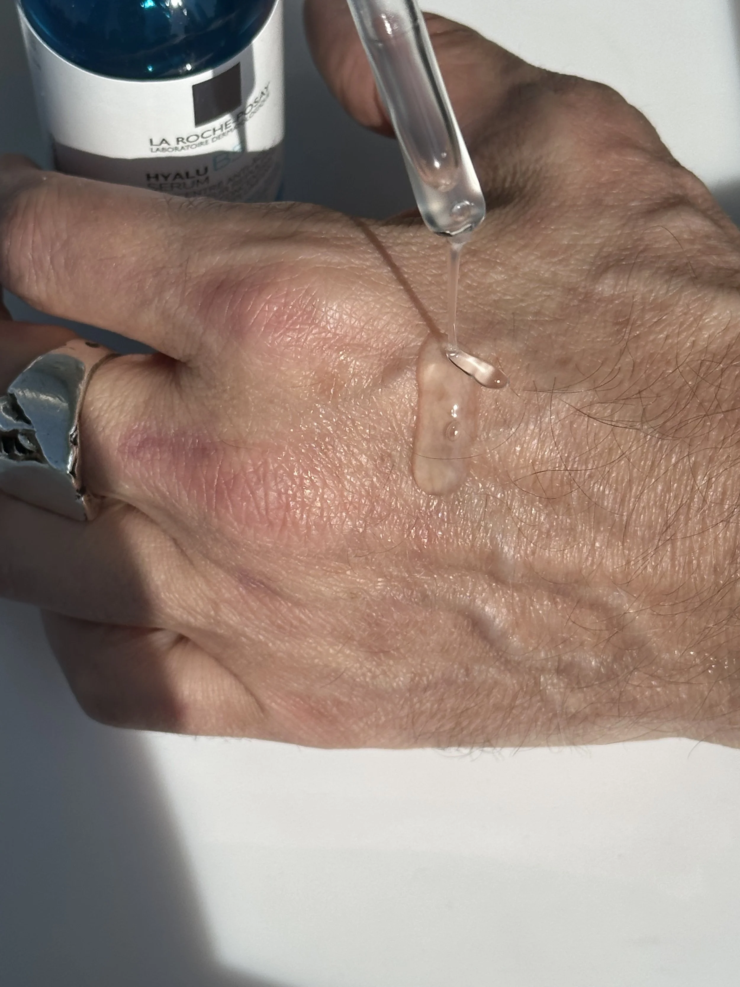 THE TRUTH ABOUT HYALURONIC ACID AND WHY IT MAY BE DRYING YOUR SKIN OUT - What is Hyaluronic Acid and what does it do? What happens if you use too much Hyaluronic Acid?