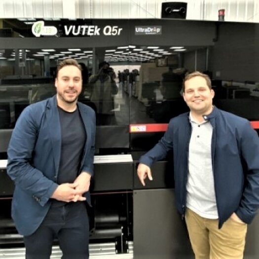 CMYUK Installs The First EFI VUTEK Q5r 5m In Europe At parrotprint.com Of London