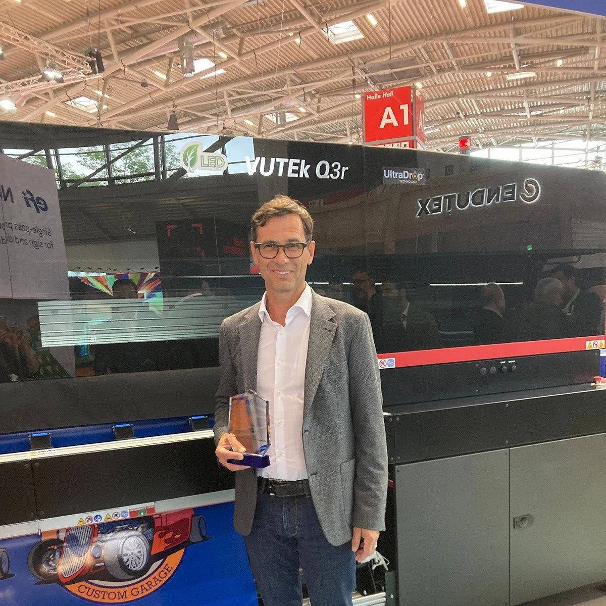 Swiss-Based Firm Richnerstutz AG Acquires The 100th VUTEk Qr Series Printer Sold By EFI