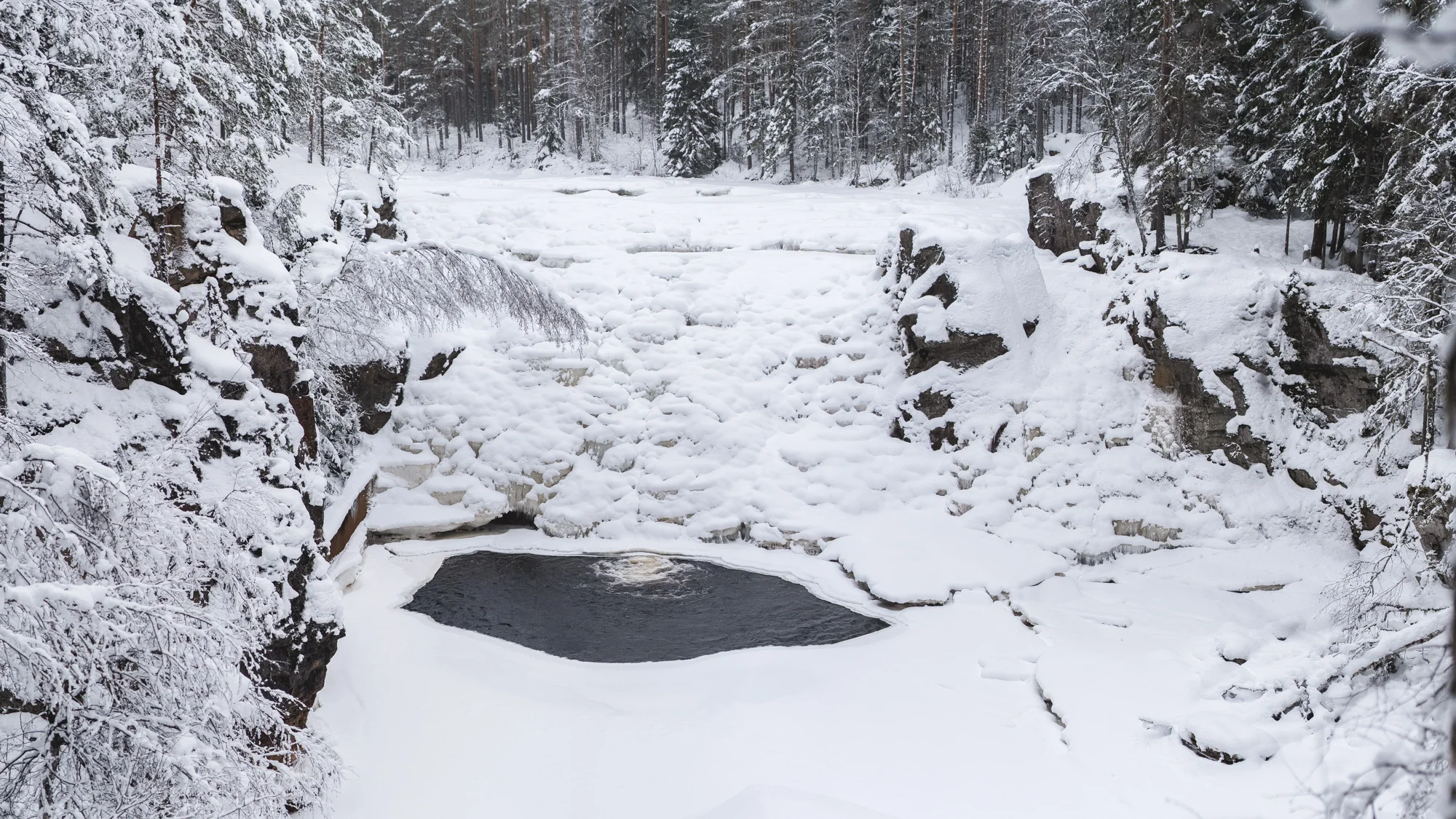Tre stående bilder sammanlagda till.