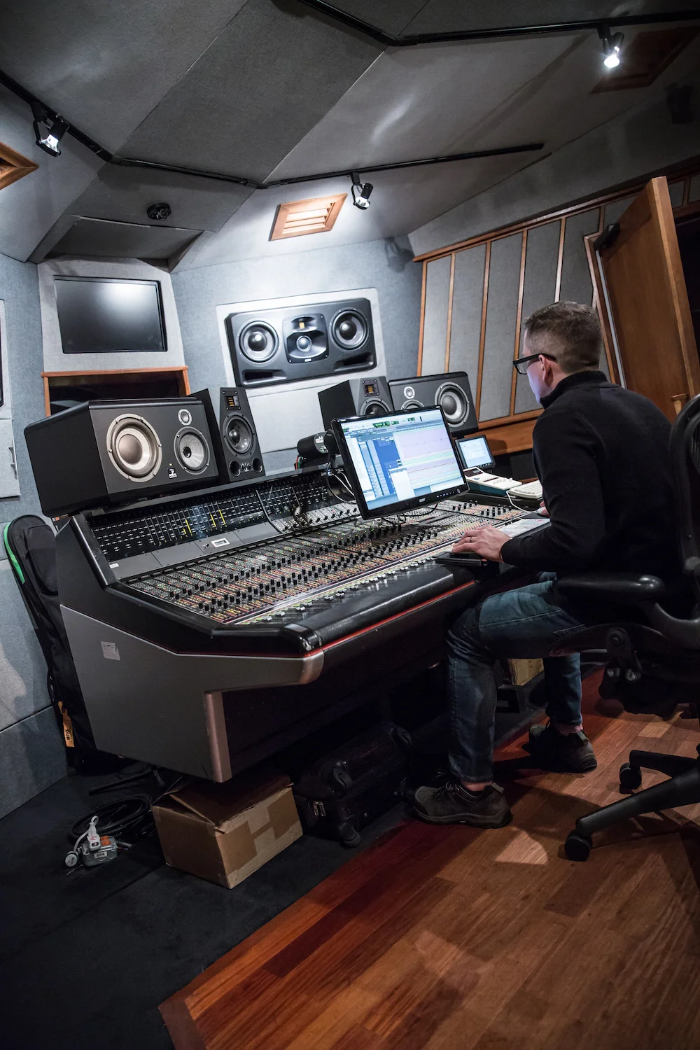A-Studio-portrait_fdc-console_color_2018_03.jpg