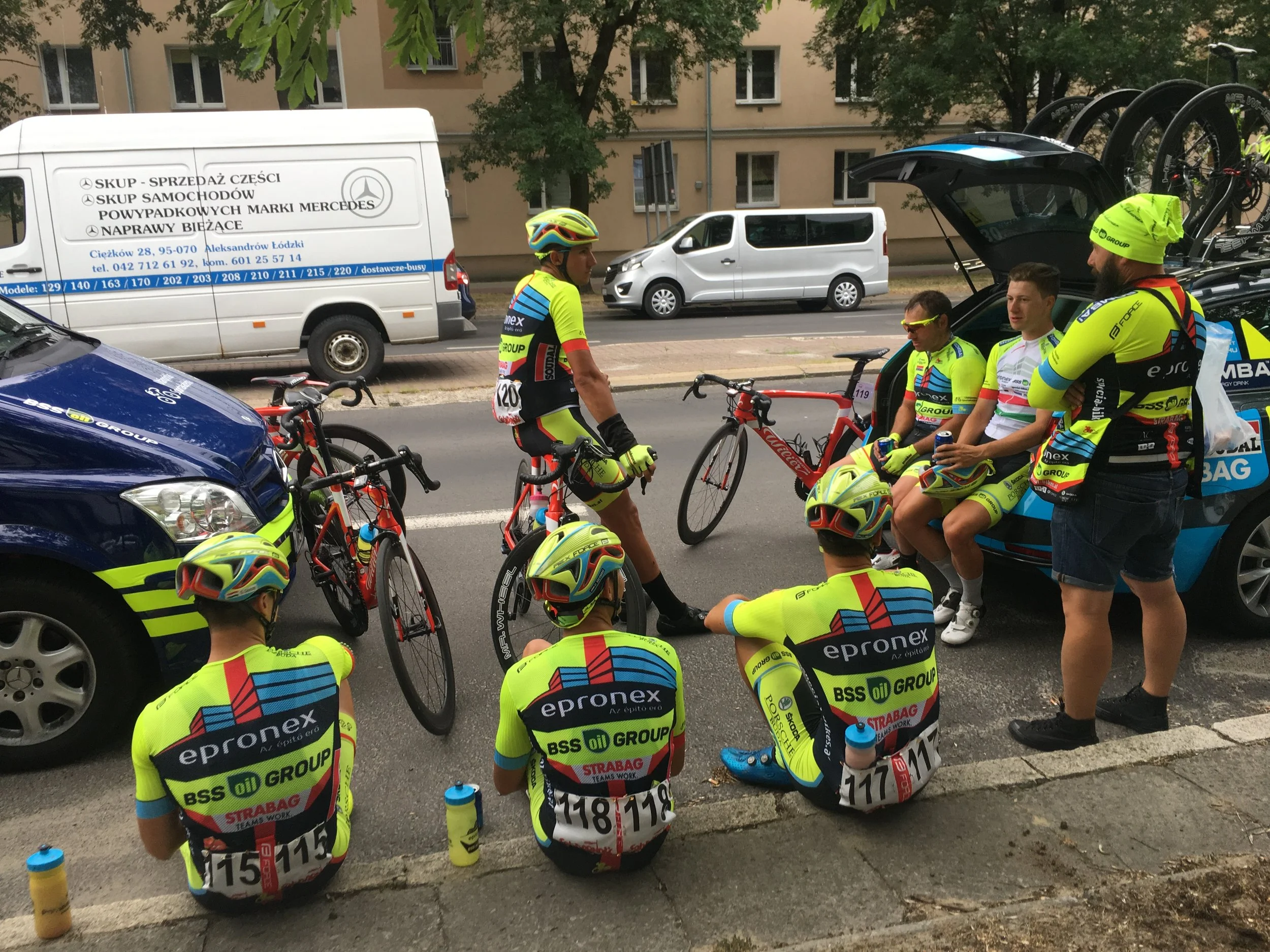  30th International Solidarity Race and the Olympians - 4. szakasz befutó után megfáradva 