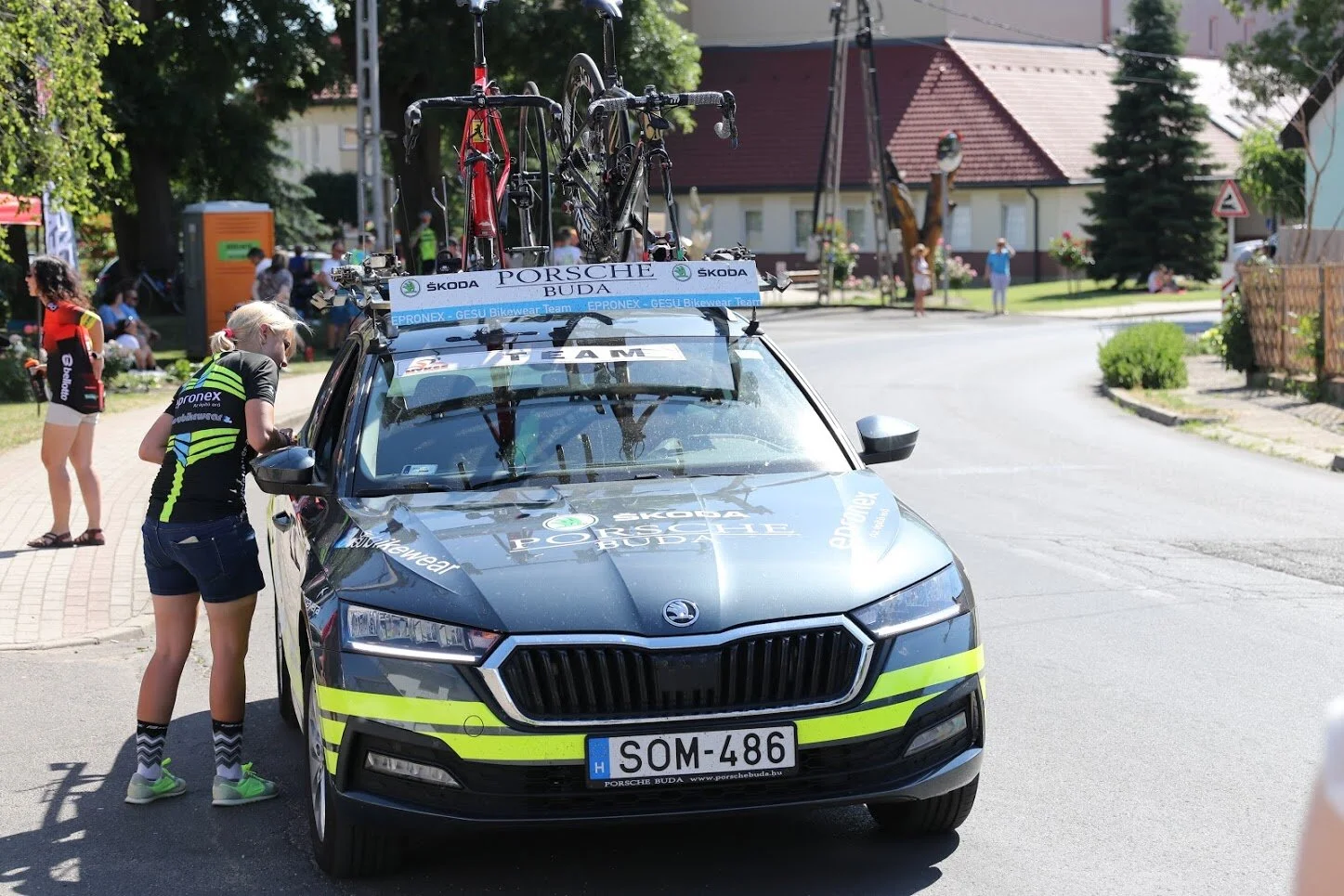  Magyar Országúti Bajnokság 2021 - Staff munkában / frissítőzóna 