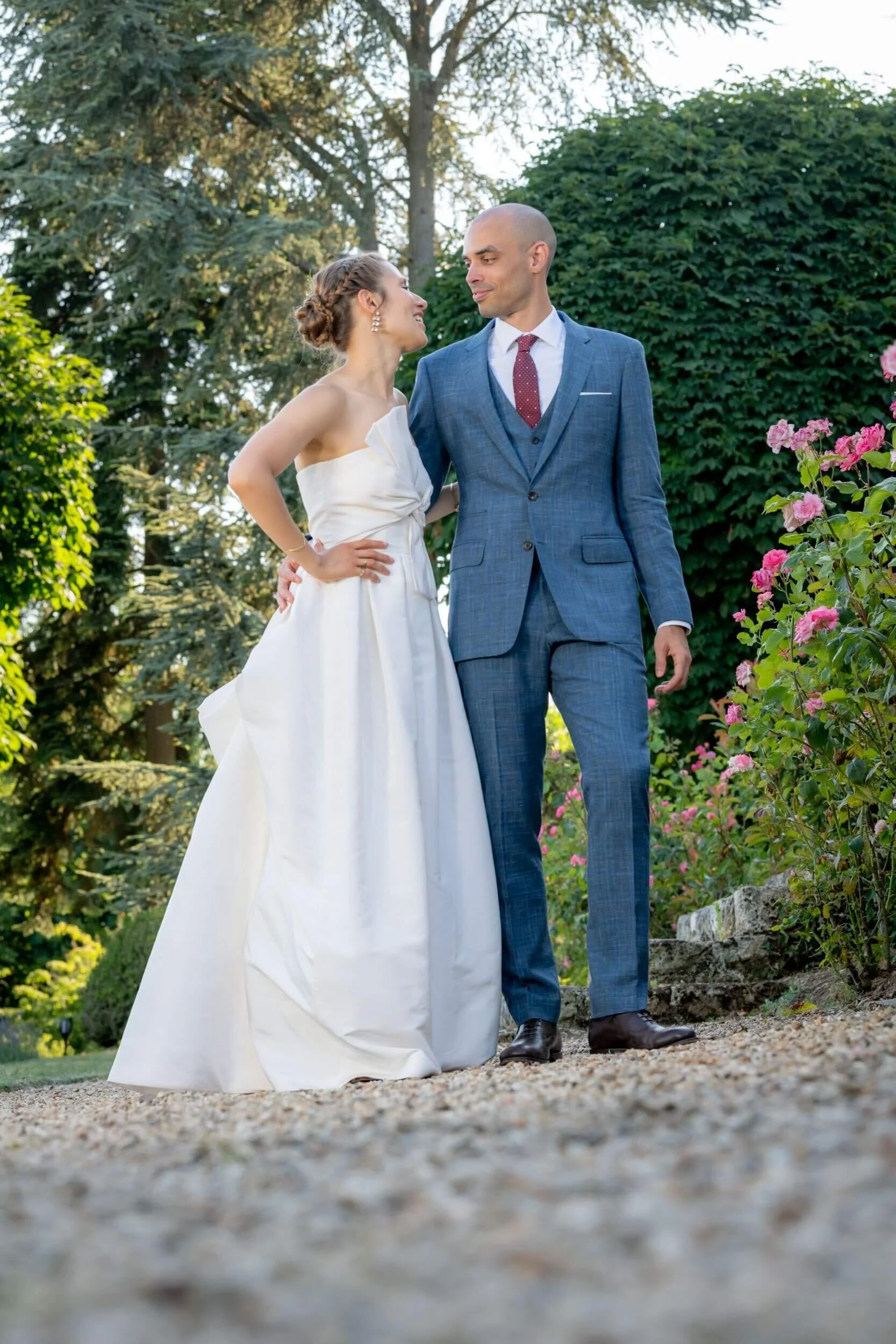 Yann in a 3 piece summer wedding suit.