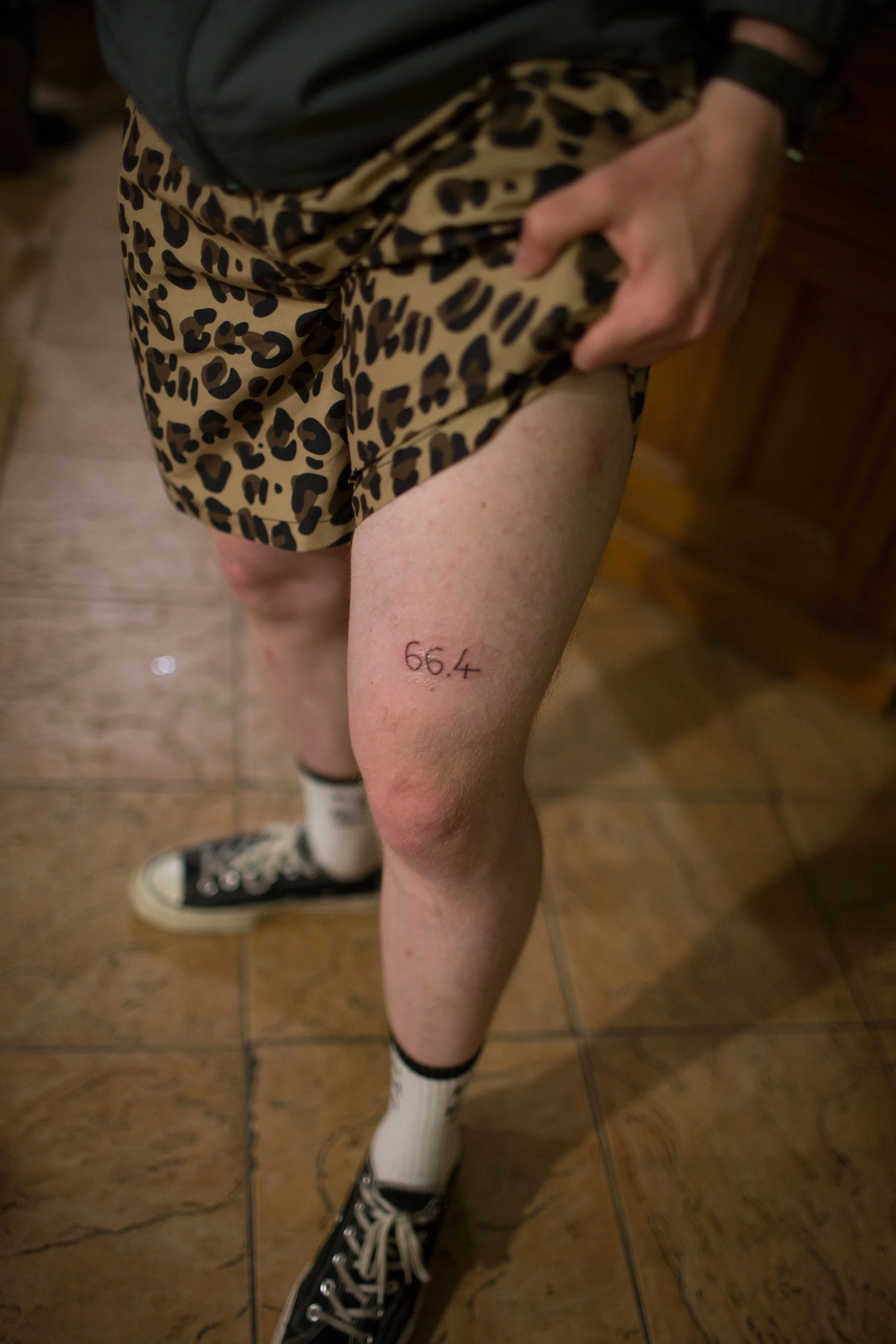TÁ.