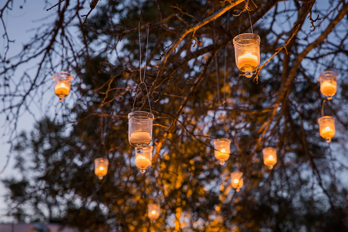 6dd3e-northcarolinafalltobaccofarmweddinghandingcandlesnorthcarolinafalltobaccofarmweddinghandingcandles.jpg