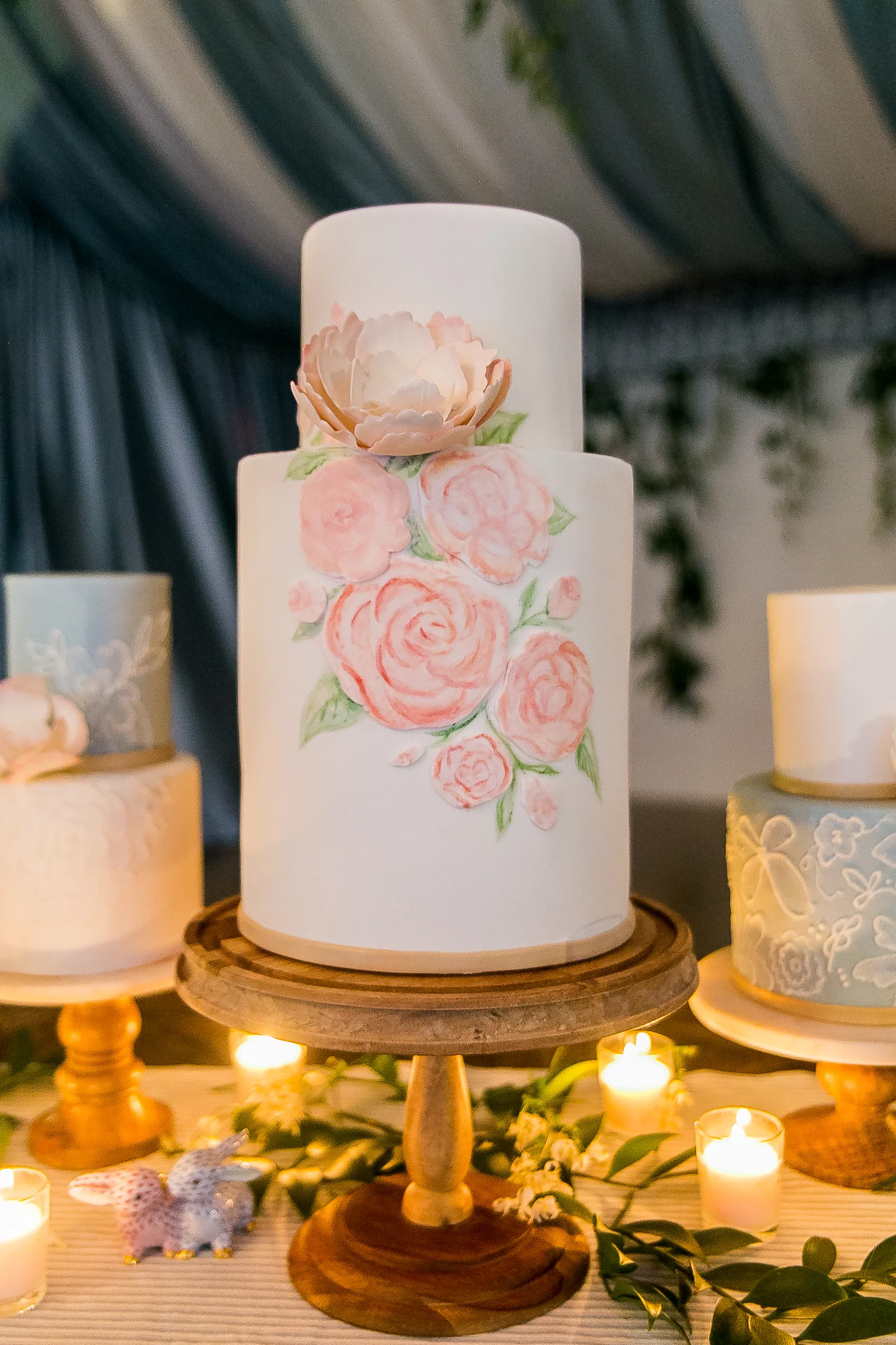 3e04e-southernsummerathomeweddingbarnchapelhillnccakesouthernsummerathomeweddingbarnchapelhillnccake.jpg