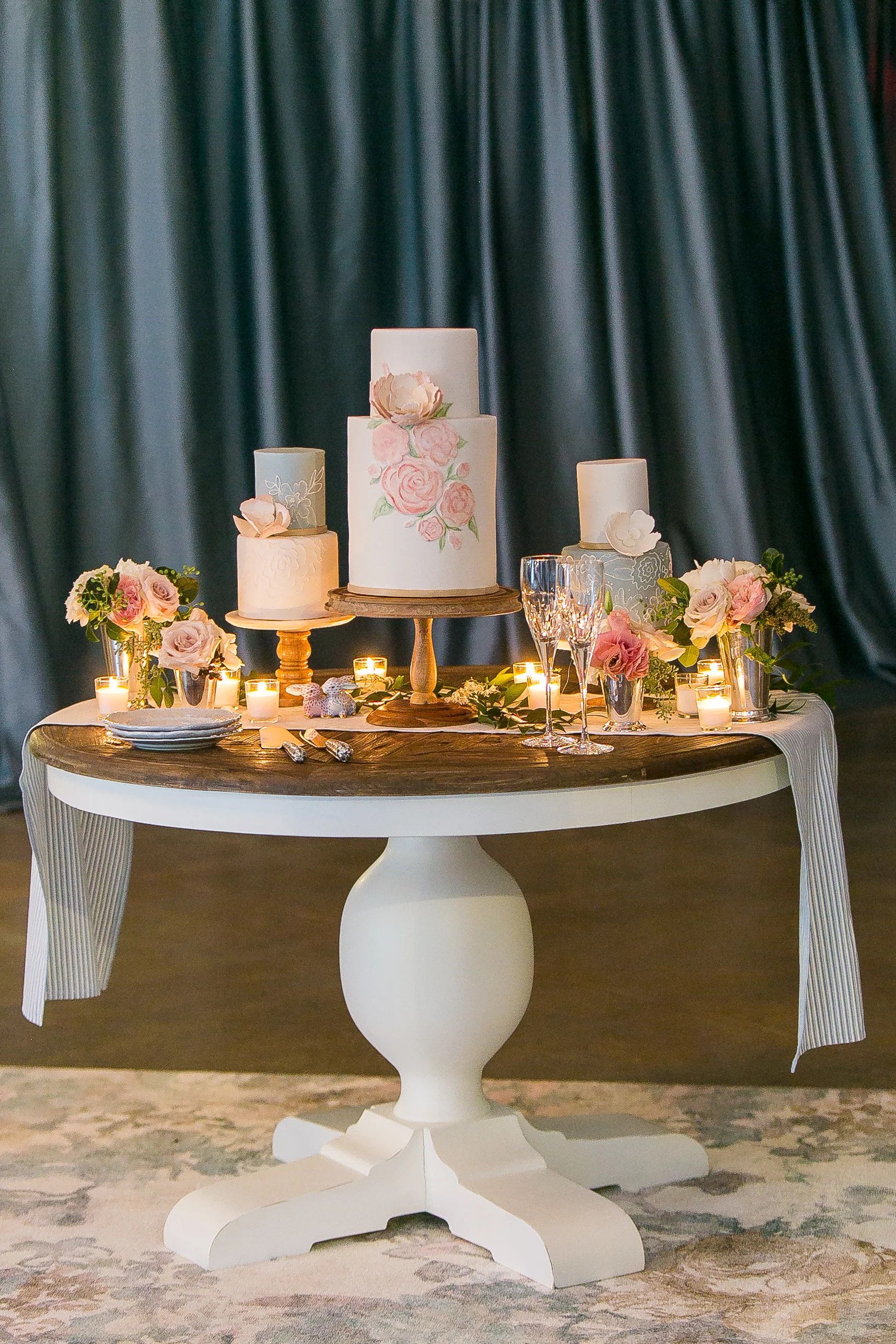 7dbce-southernsummerathomeweddingbarnchapelhillnccaketablesouthernsummerathomeweddingbarnchapelhillnccaketable.jpg