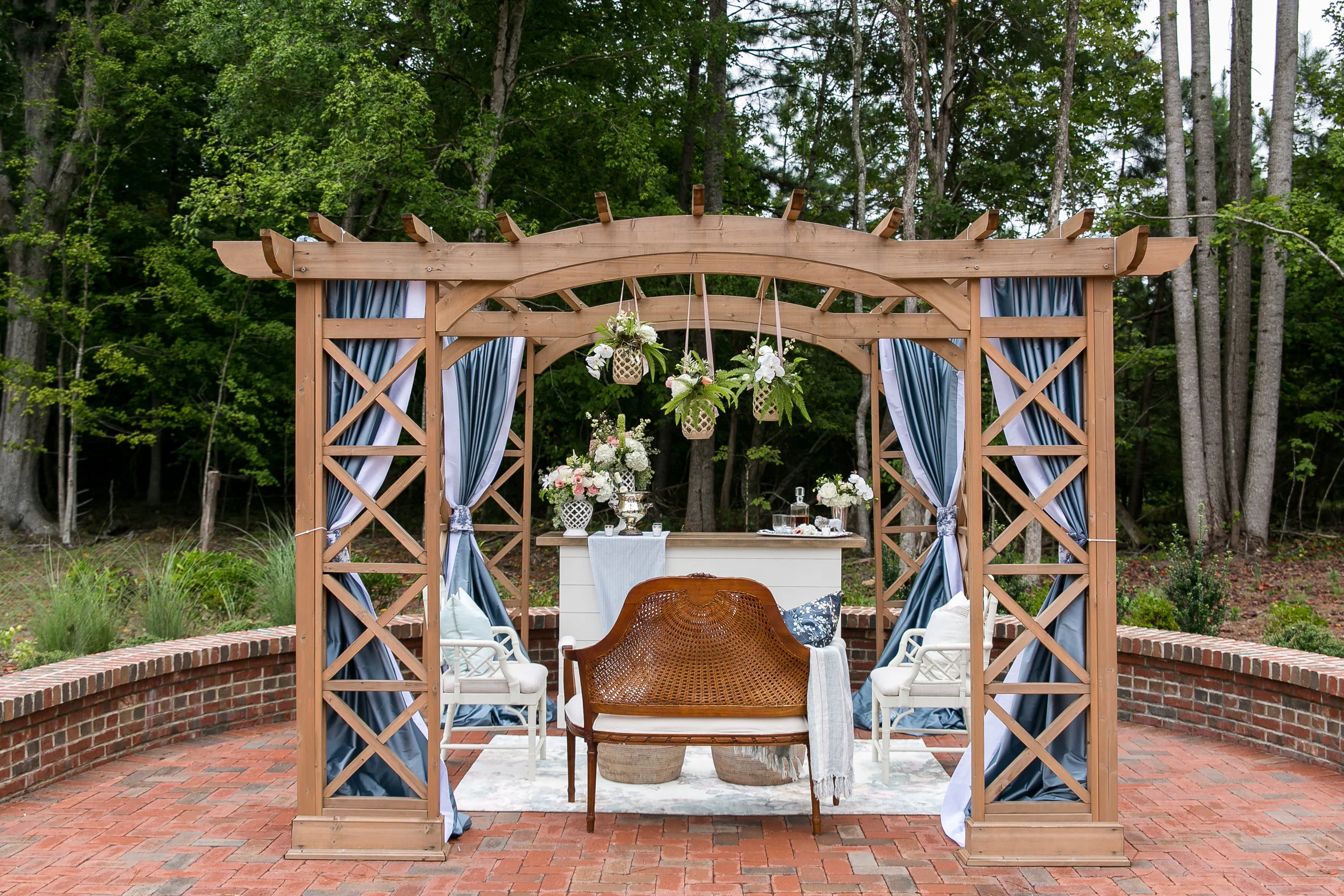 d6e04-southernsummerathomeweddingbarnchapelhillncloungesouthernsummerathomeweddingbarnchapelhillnclounge.jpg