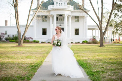 Anna's Coastal Inspired Bridal Portraits at River Forest Manor &amp; Marina | Belhaven, NC