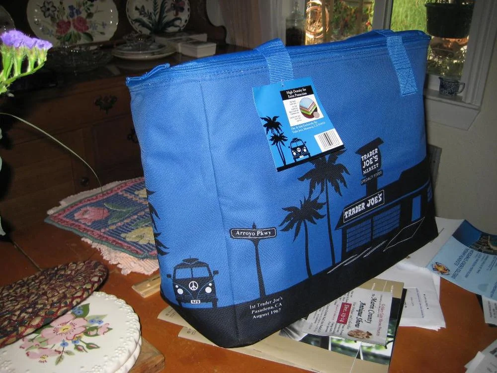 Trader+Joe's+insultated+bag.jpg