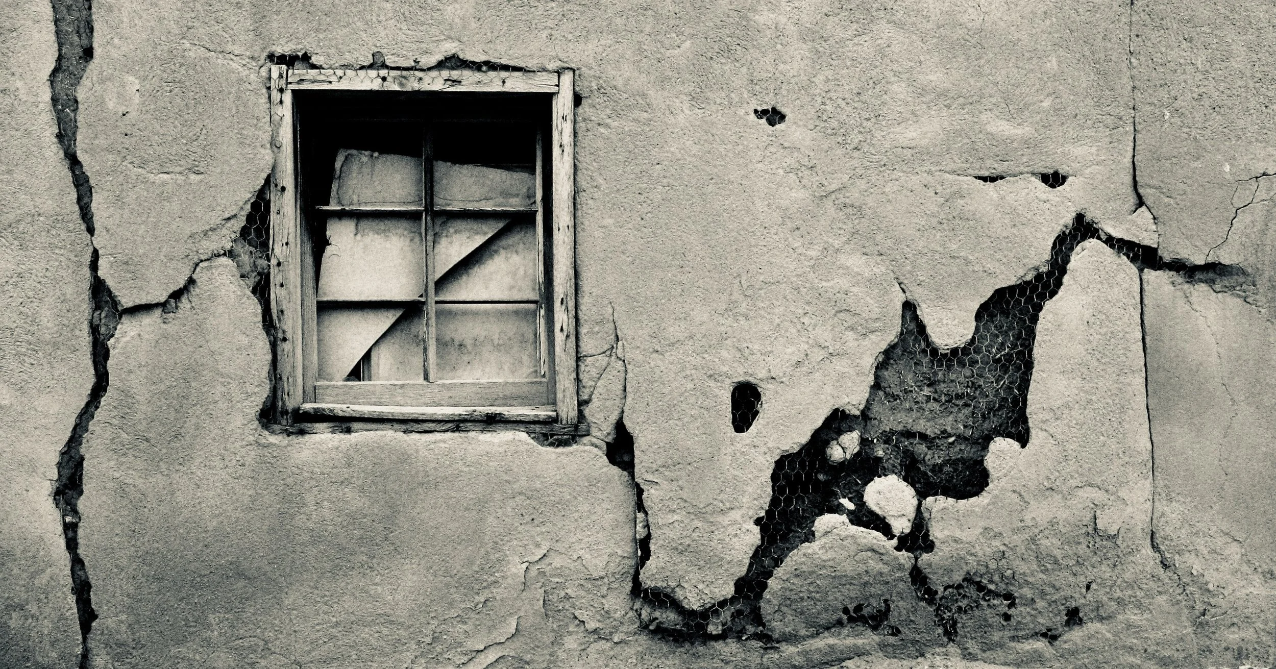 cracked wall.JPG