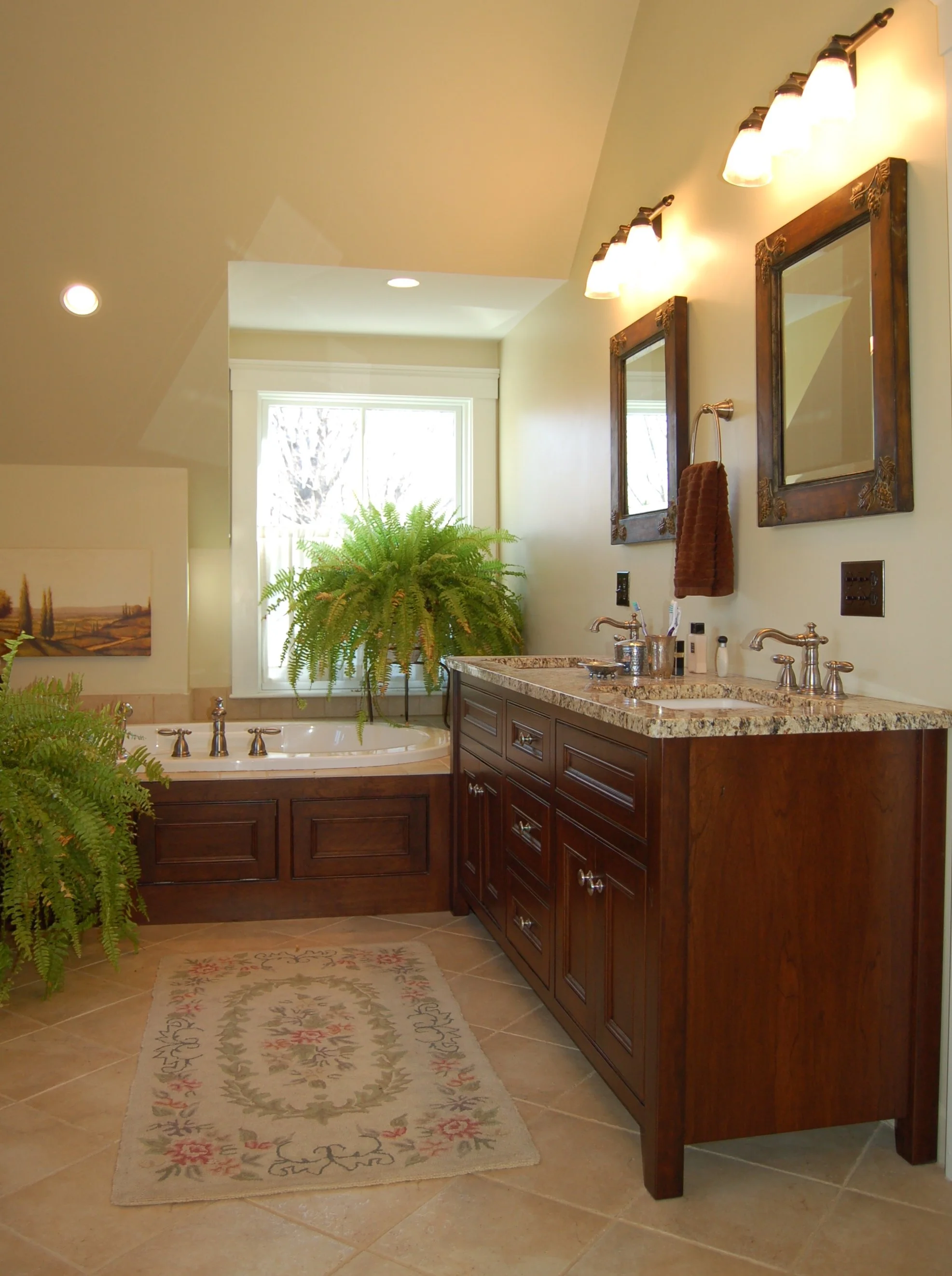 10-master bath.JPG
