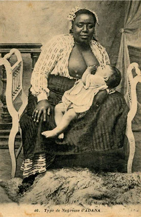 Type de « négresse » d’Adana Nourrice noire allaitante éditions G. Mizrahi, Adana, carte postale, 9 x 14, vers 1910