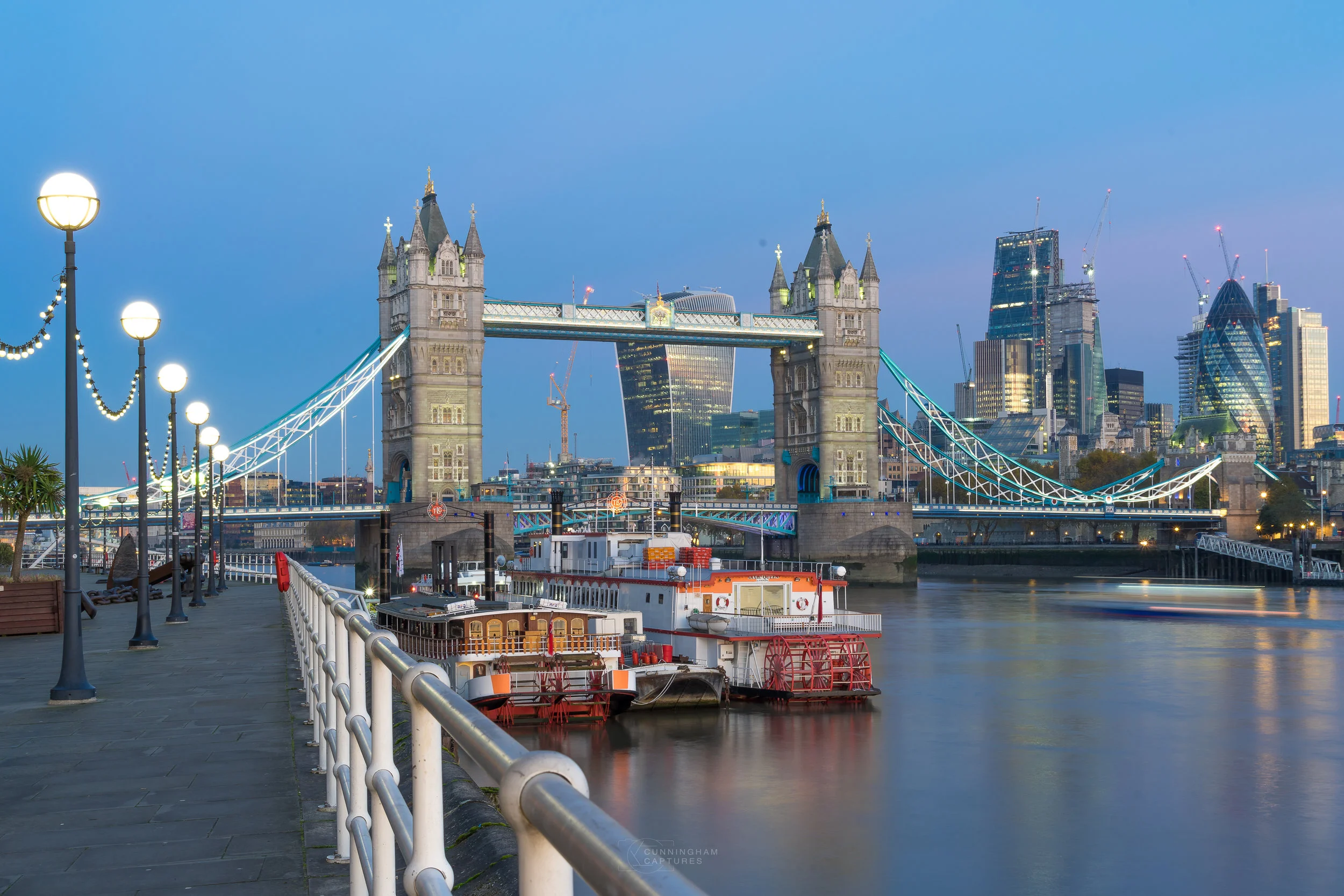 amazing lighting on tower bridge-01700.jpg