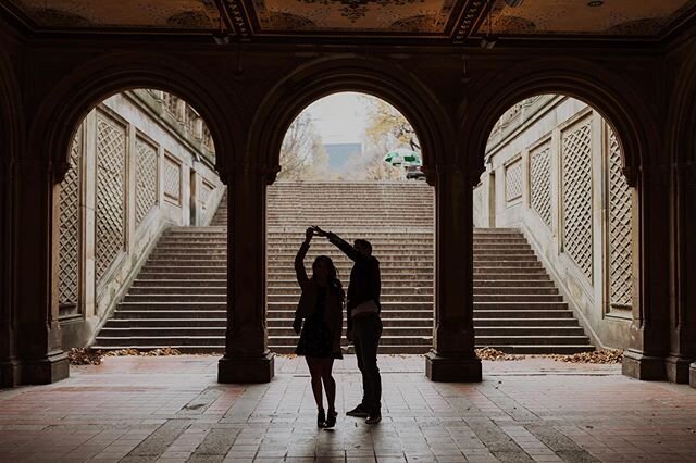 Central Park is a BEAUTIFUL spot for elopements &amp; engagement sessions. This spot is underneath Bethesda Terrace which is right in front of Bethesda Fountain
-
I actually just learned this year that this was the spot that Blair and Chuck got marri