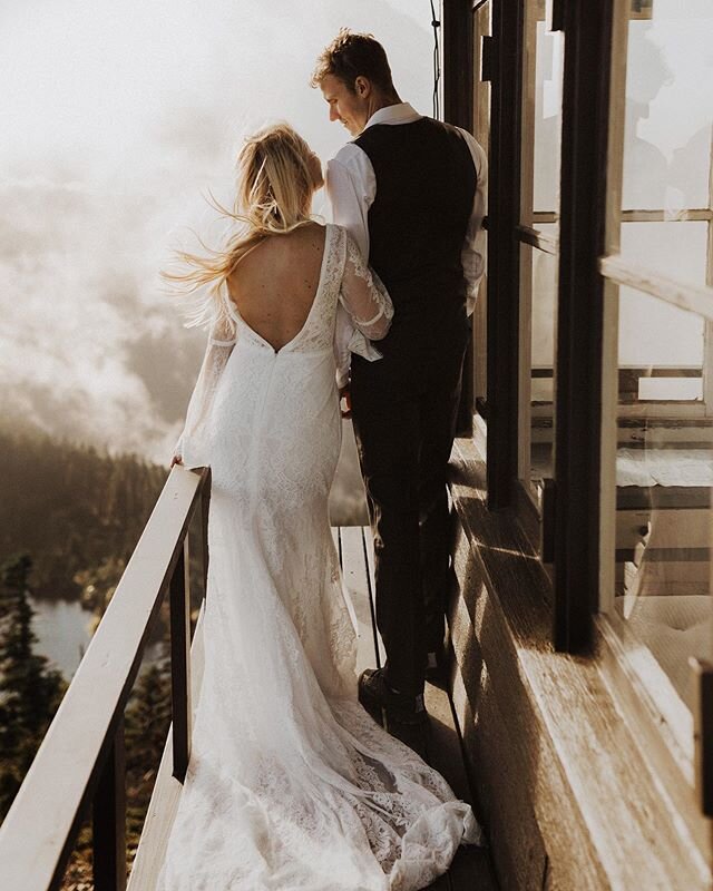 ALRIGHT let&rsquo;s talk about something no one wants it hear: the weather may not be perfect on your elopement day... BUT DON&rsquo;T LET THAT HOLD YOU BACK FROM ELOPING. For example, you can&rsquo;t even see Mt. Rainier behind these clouds but gues