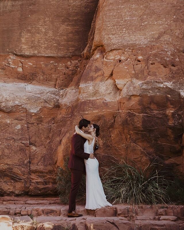 sometimes instagram can make it seem like all couples do during their elopement day is take beautiful photos and just pose the whole time but that is ABSOLUTLEY NOT the case⁣
⁣
elopements aren&rsquo;t just about taking beautiful photos in a scenic lo