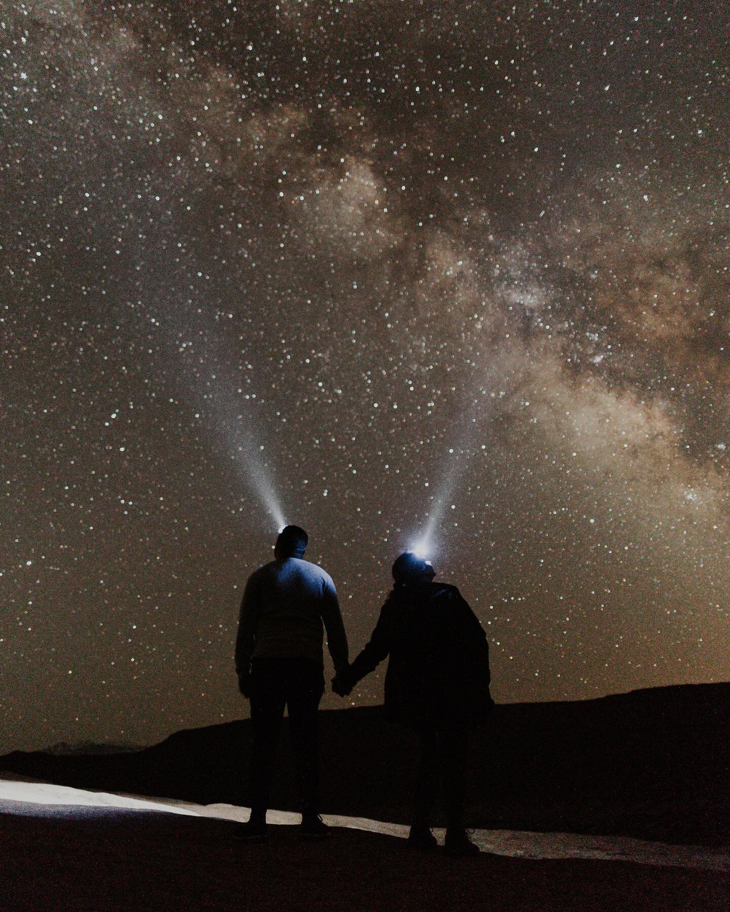 these two started their wedding day hiking under the stars- star gazing &amp; photos can be taken in the early morning, not just at night after sunset (as long as you&rsquo;re willing to wake up at 2-3am 😉)