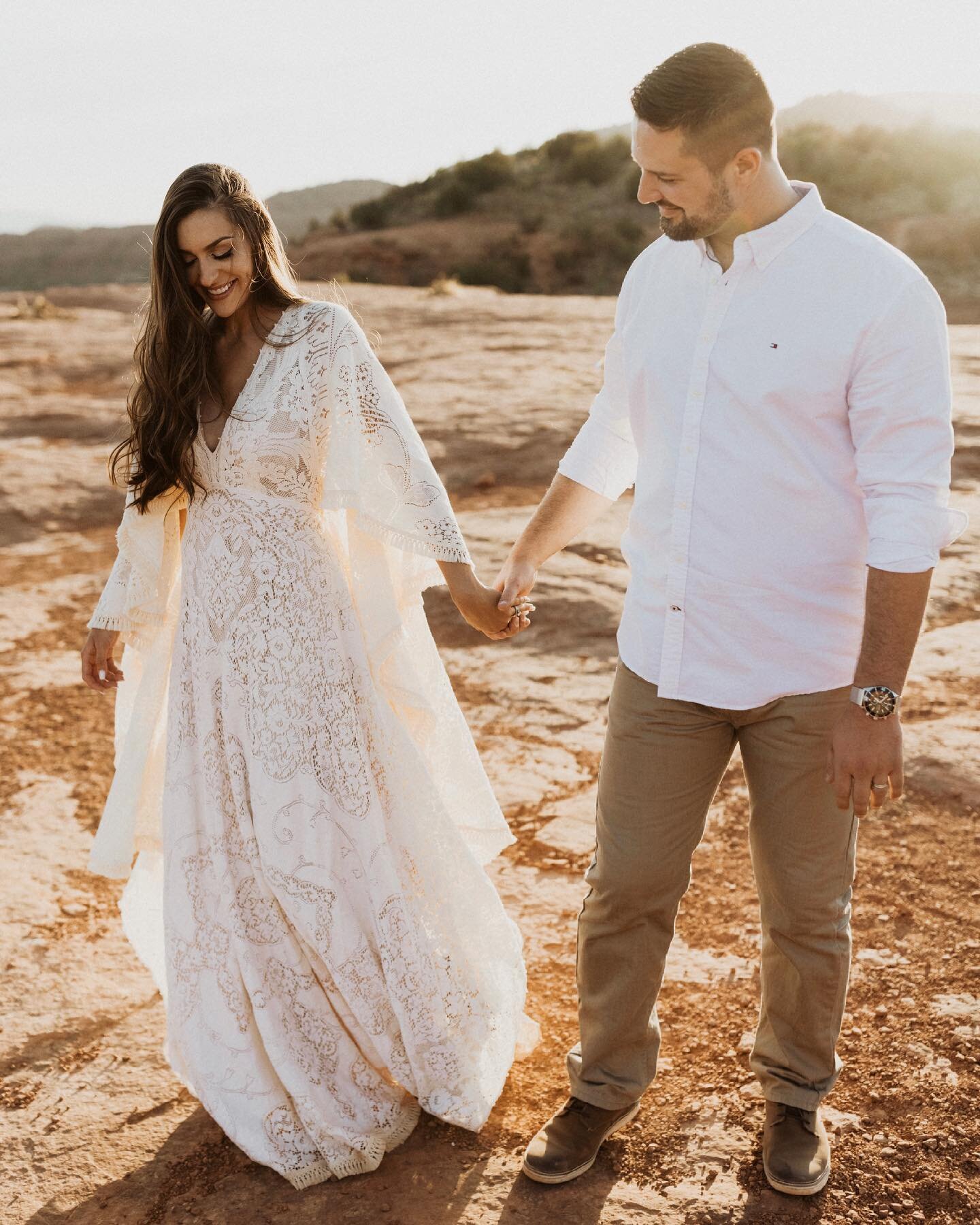 if you&rsquo;re torn between two wedding dresses OR worried your dress isn&rsquo;t good for hiking/adventuring in- CHANGE IT UP HALFWAY THROUGH THE DAY⁣
⁣
Crystal &amp; Jay loved the look of their beautiful wedding attire but knew it might not be the