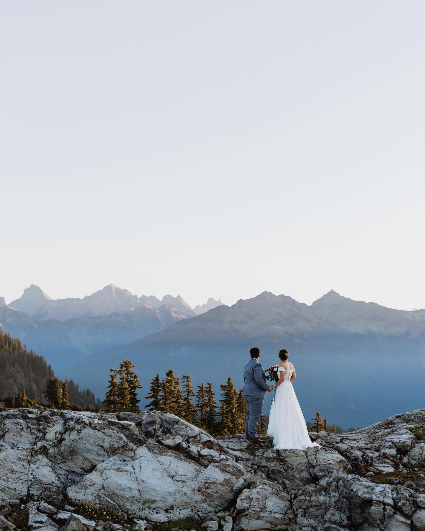 Washington State Mini Adventure Elopement Guide:

Washington State is full of amazing scenery for adventure elopements. From beautiful mountain views (IMO some of the best in the country), to lush green forests, rocky coastlines, and amazing wildflow