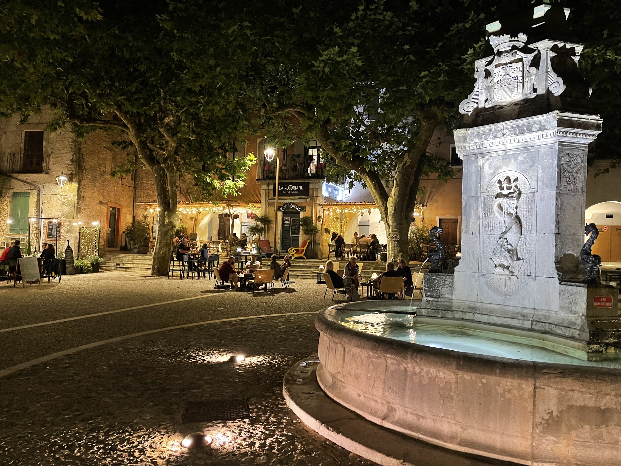 Place de Floriane in Sauve Nighttime