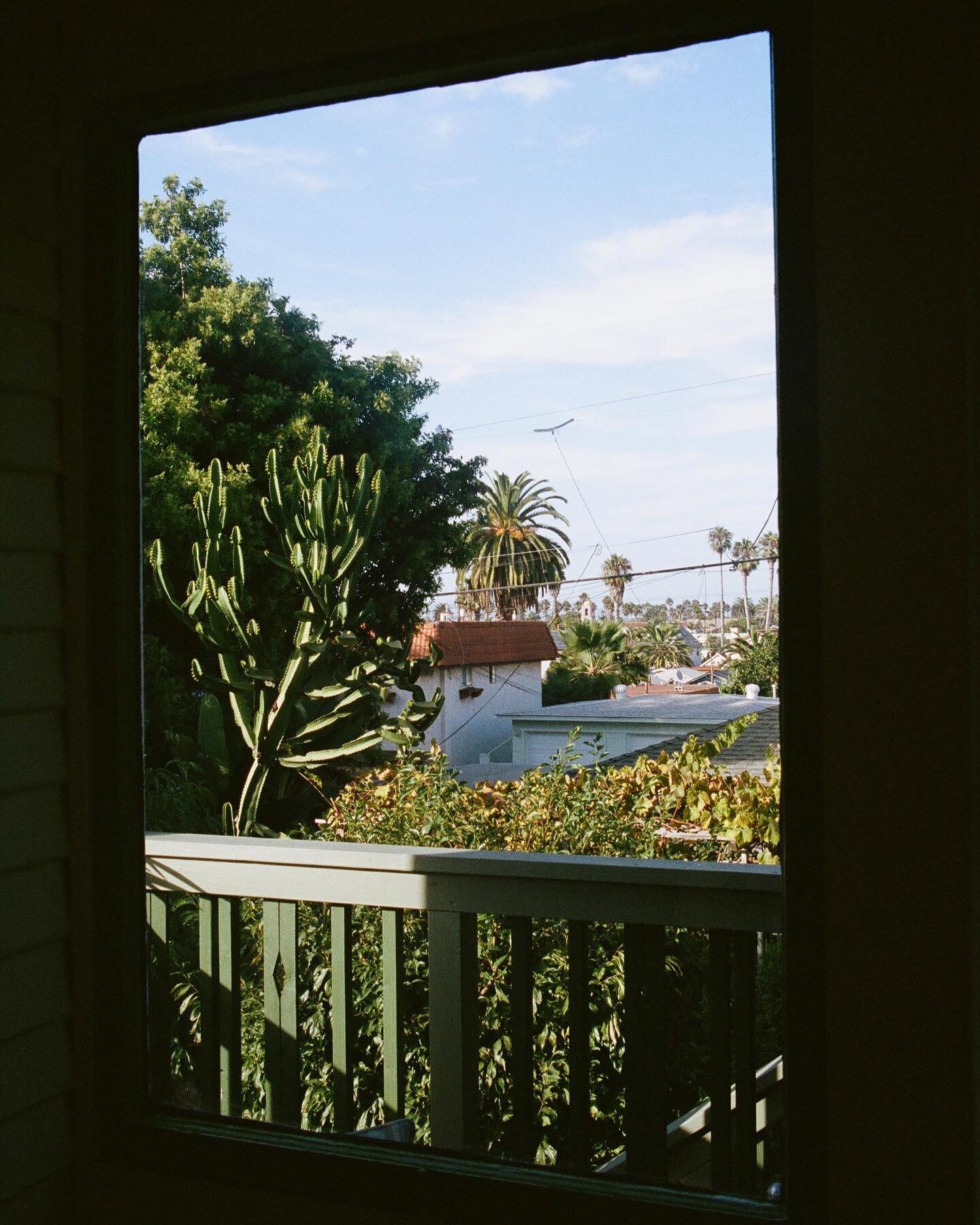 San Diego @ the cutest lil bungalow house back in 2019 shot on my Leica R4S 😄 

#leica #r4s #35mm #filmfilmfilm #shootfilmstaybroke
