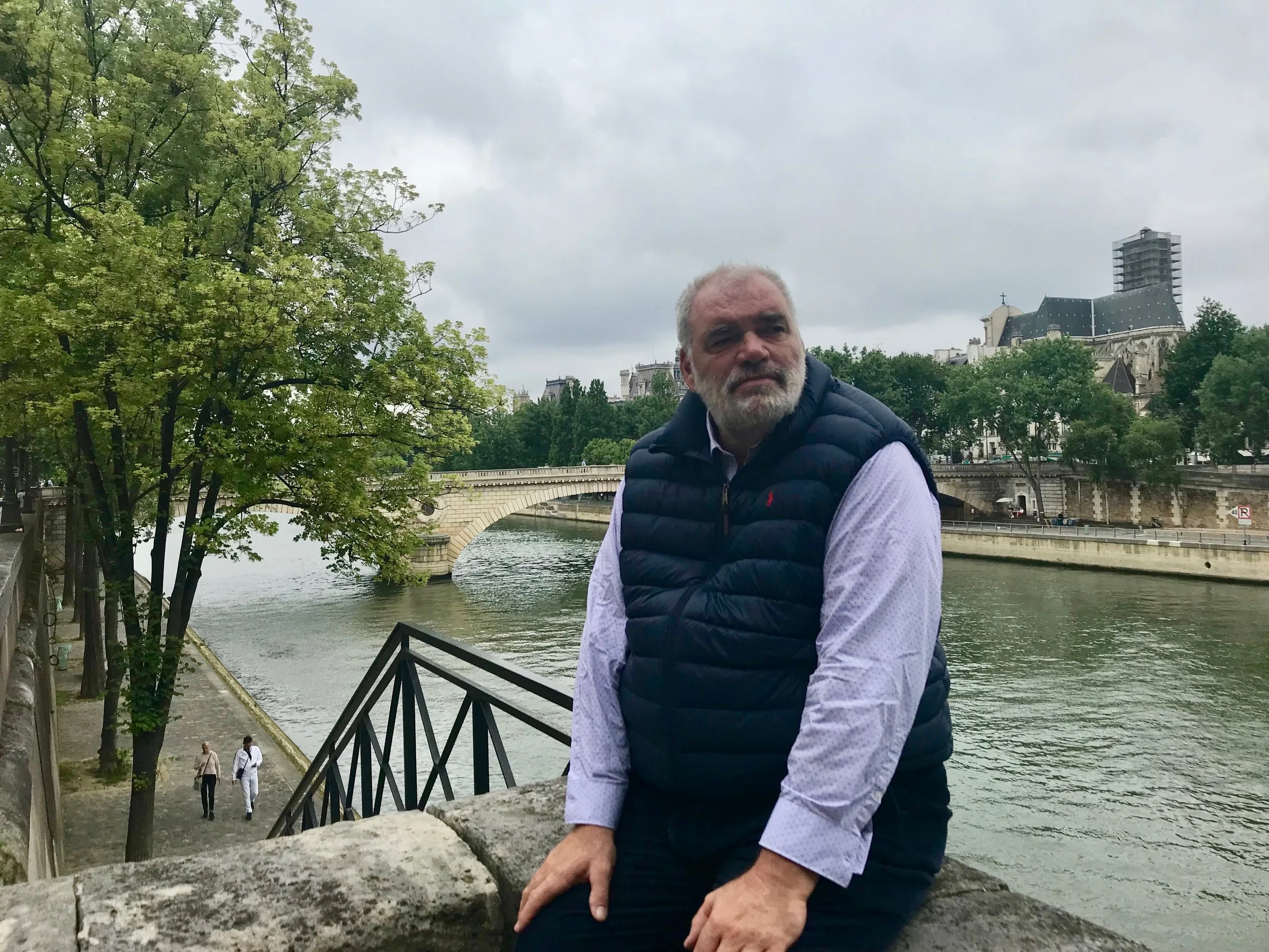 El artista uruguayo en París, donde ahora mismo la Opera Gallery exhibe sus esculturas.