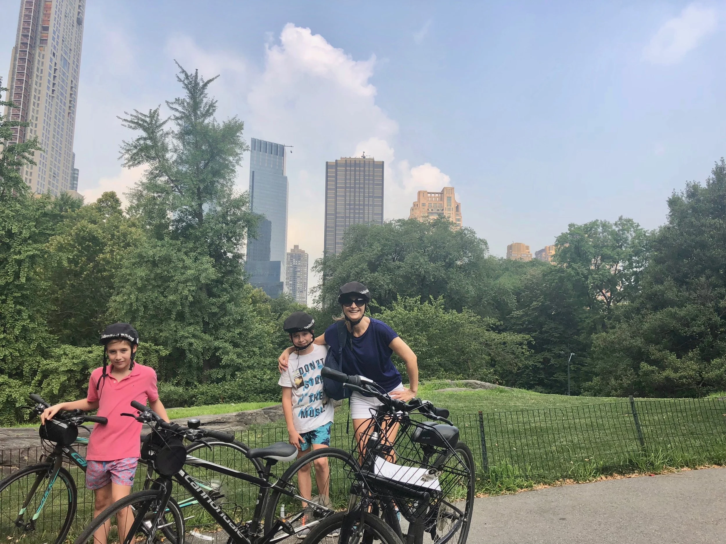 Viaje sobre ruedas: con sus hijos Fran y Nacho, en el Central Park de Nueva York.