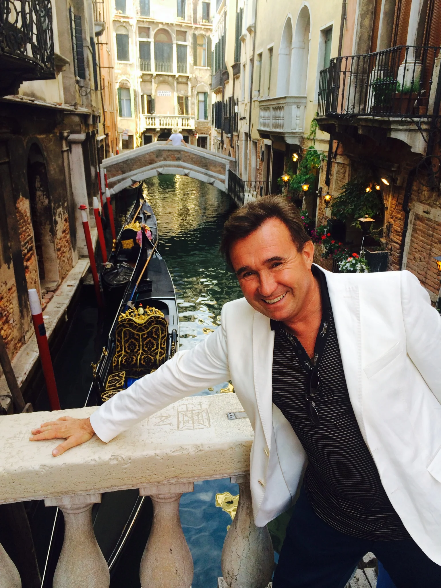 En Venecia, de punta en blanco.