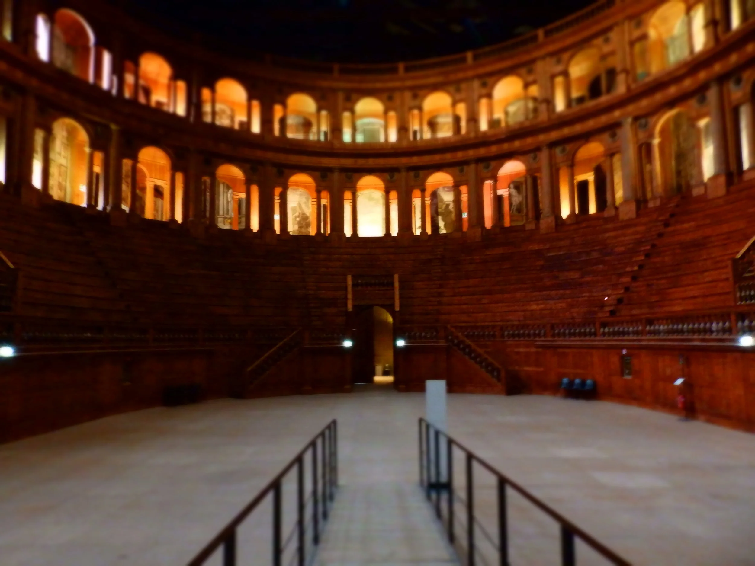 El glorioso Teatro Farnese, un templo de madera en el corazón de la ciudad.