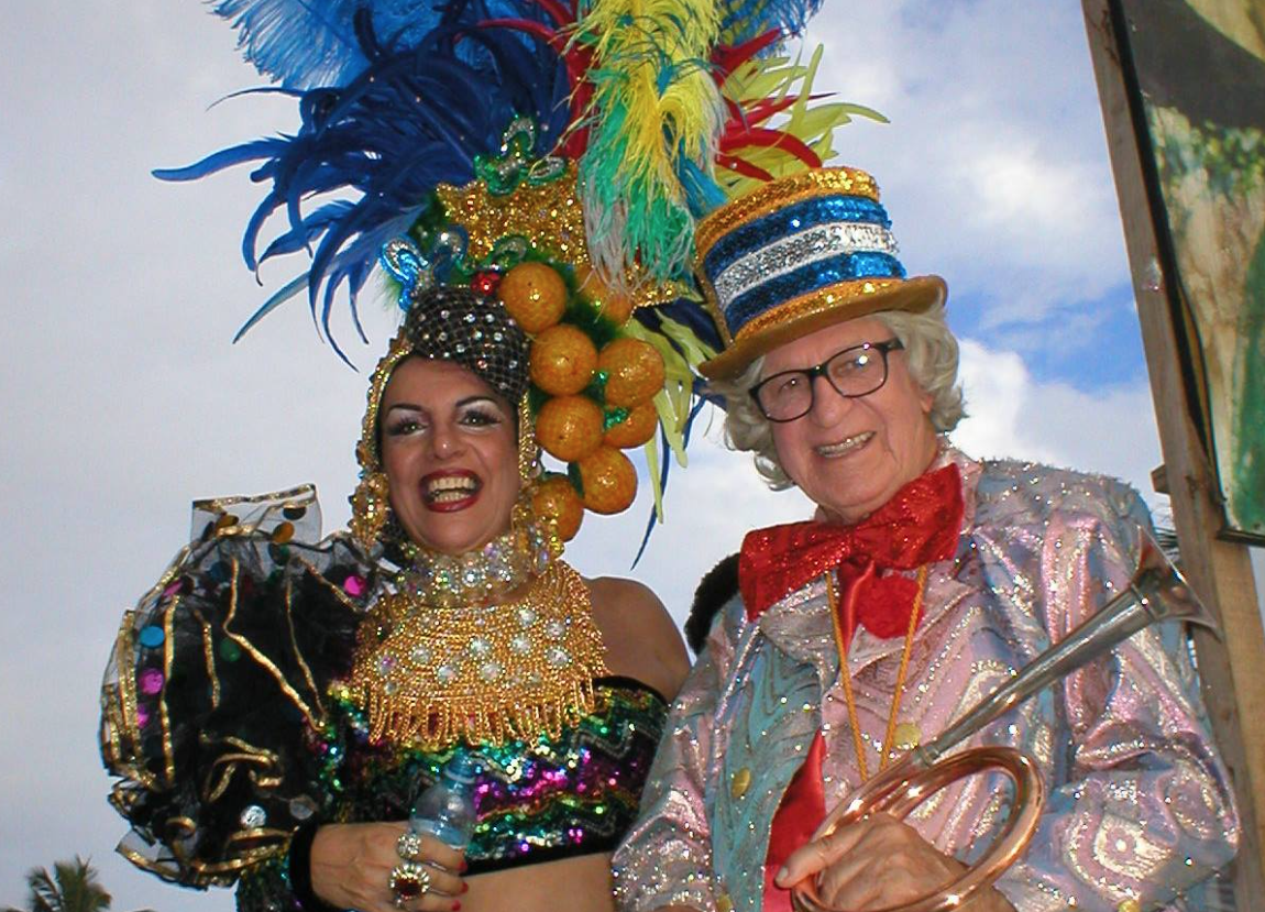Ipanema tiene su banda y la banda tiene a su musa: en esos días, más de uno quiere ser Carmen Miranda.