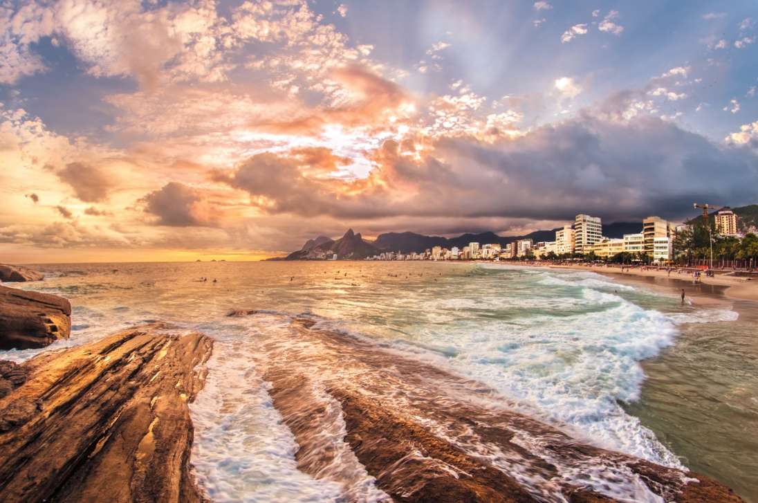 Mira qué cosa más linda: Ipanema vista desde las rocas de Arpoador.