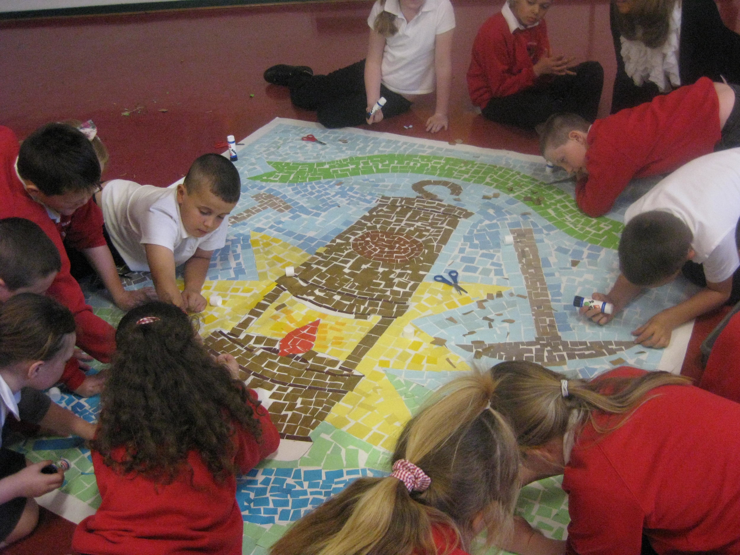 children working on collage brandling .jpg