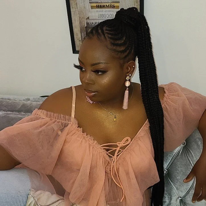 Zamnnnnnn the highlighter is on ✨✨💯💯💥💥 @9jaqueen_ drippin in our liquid highlighter in &ldquo;Fresh&rdquo; ✨ with our mink lashes in &ldquo;Baddie&rdquo; 
This highlighter is perfect for the summer can be used all over the body. Get it today and 