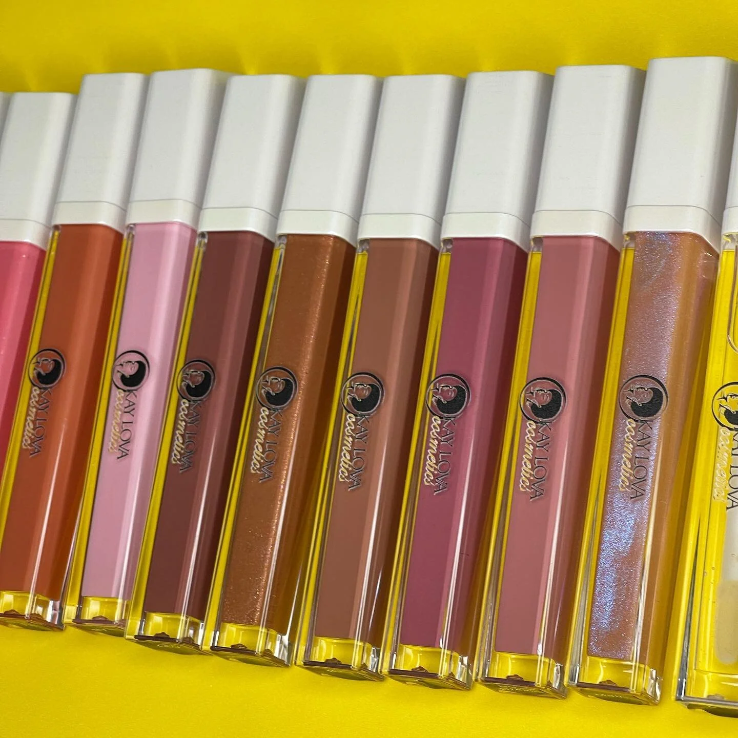 Newness Alert 🚨 Our Lipgloss Collection is dropping 8/4/2022 🌸🌸

The best non sticky glosses 💋💋💕 

#explorepage #blackownedbusiness #cosmetics #makeup #lashes #luxurylashes #crueltyfree #blackgirlsluxury #lipgloss #Luxurycosmetics
