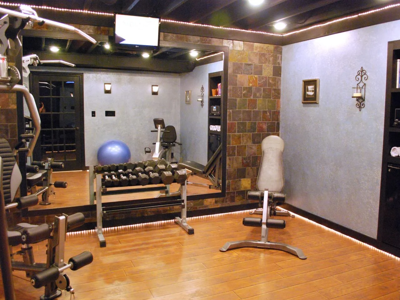 RMS_Aldridge4-serene-calm-gym_s4x3.jpg.rend.hgtvcom.1280.960.jpg