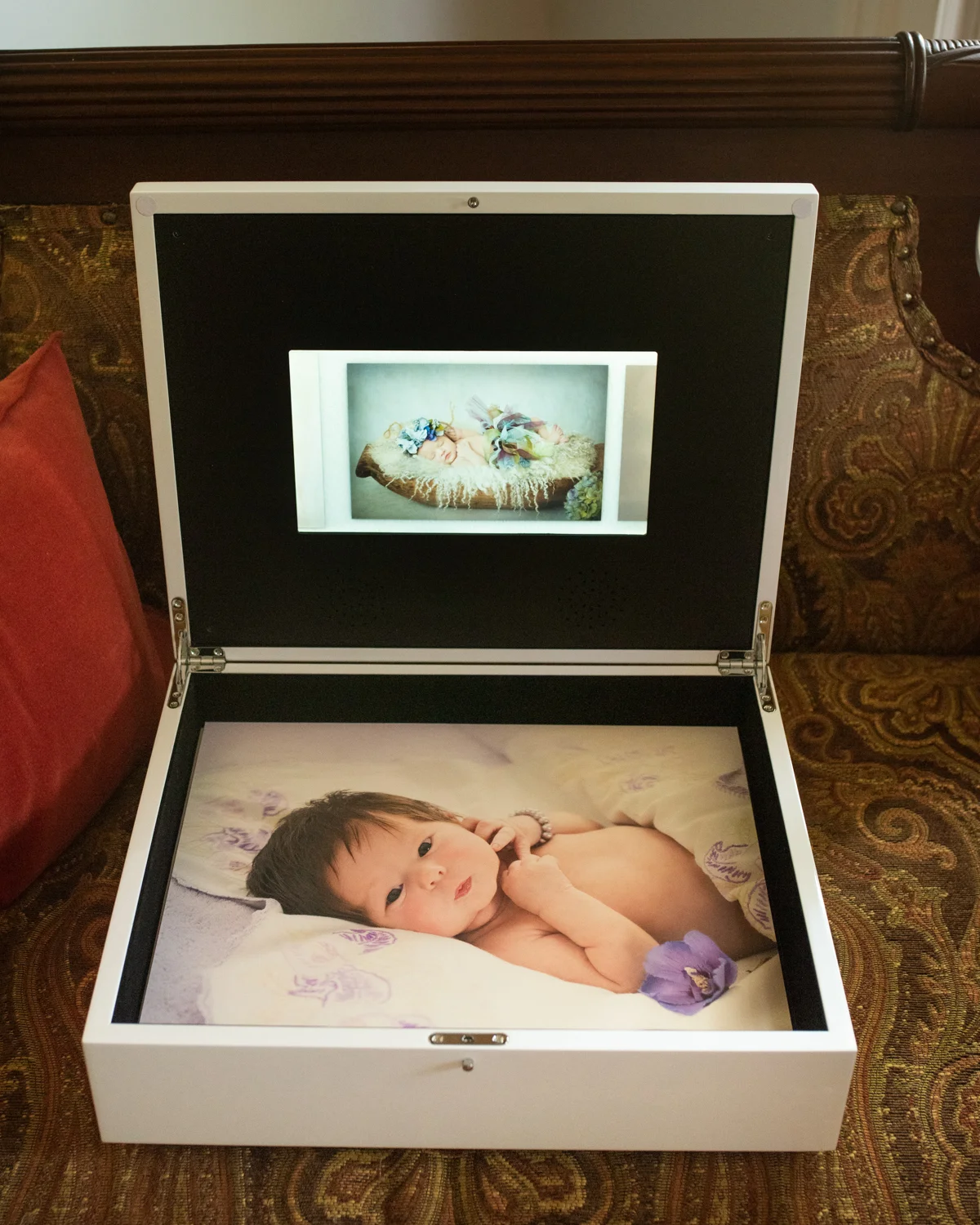 Our latest keepsake folio box, holds 25 mounted 11x14’s and comes with a HD video touch screen. Perfect for showing off your Blue Iris Photography video of edited photos (the video is complimentary with your purchased digitals)!