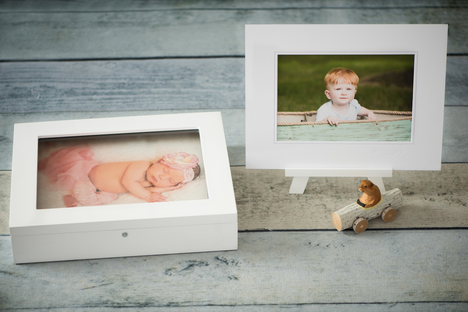 Our original 11x14 keepsake folio box, holds up to 25 fine art matted or mounted prints. Perfect for all of baby’s first year portraits or your family’s favorite portraits thru the years. Create special family time around the coffee table!