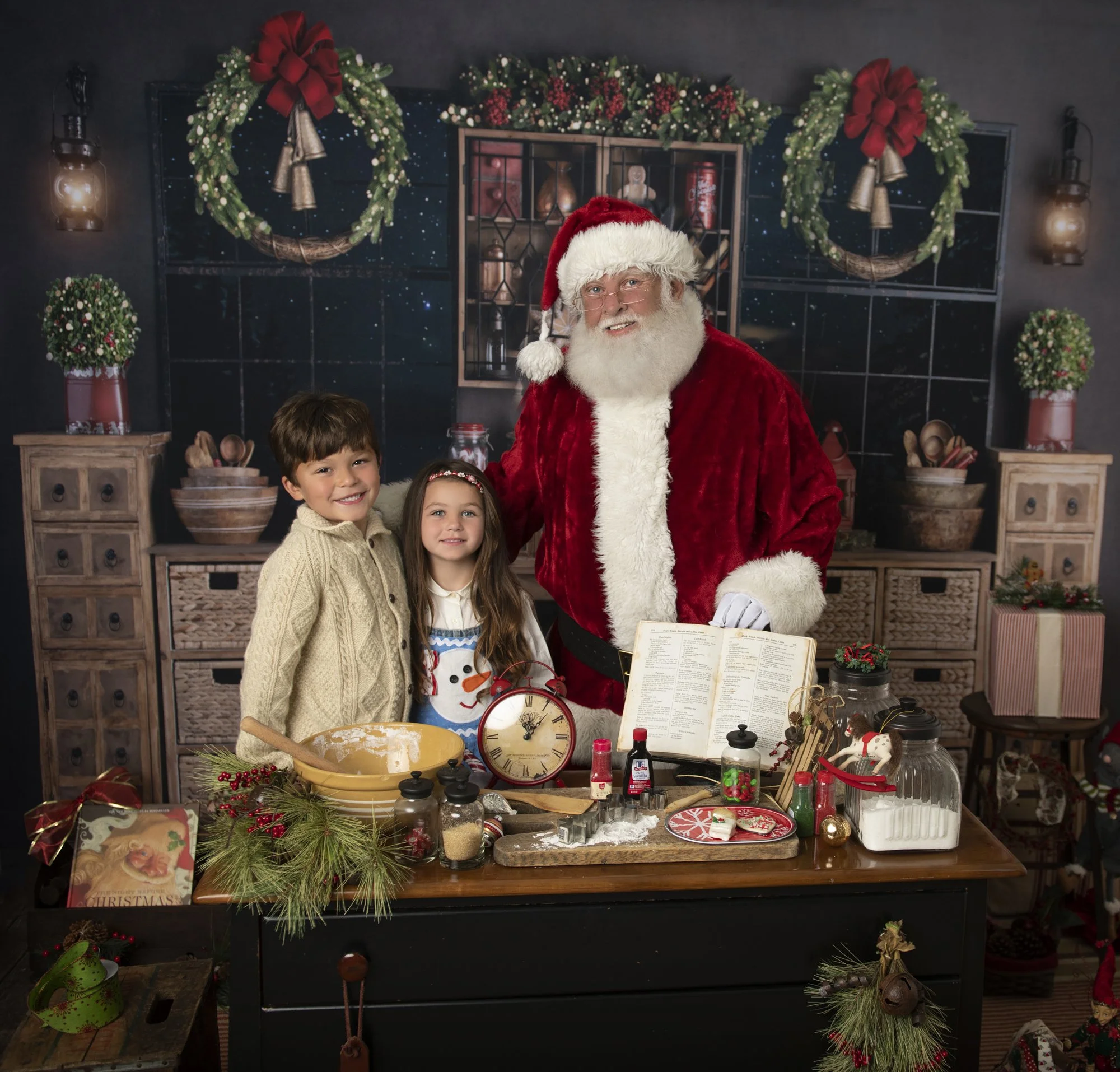 Brother and sister with Santa at Mini Session.jpg