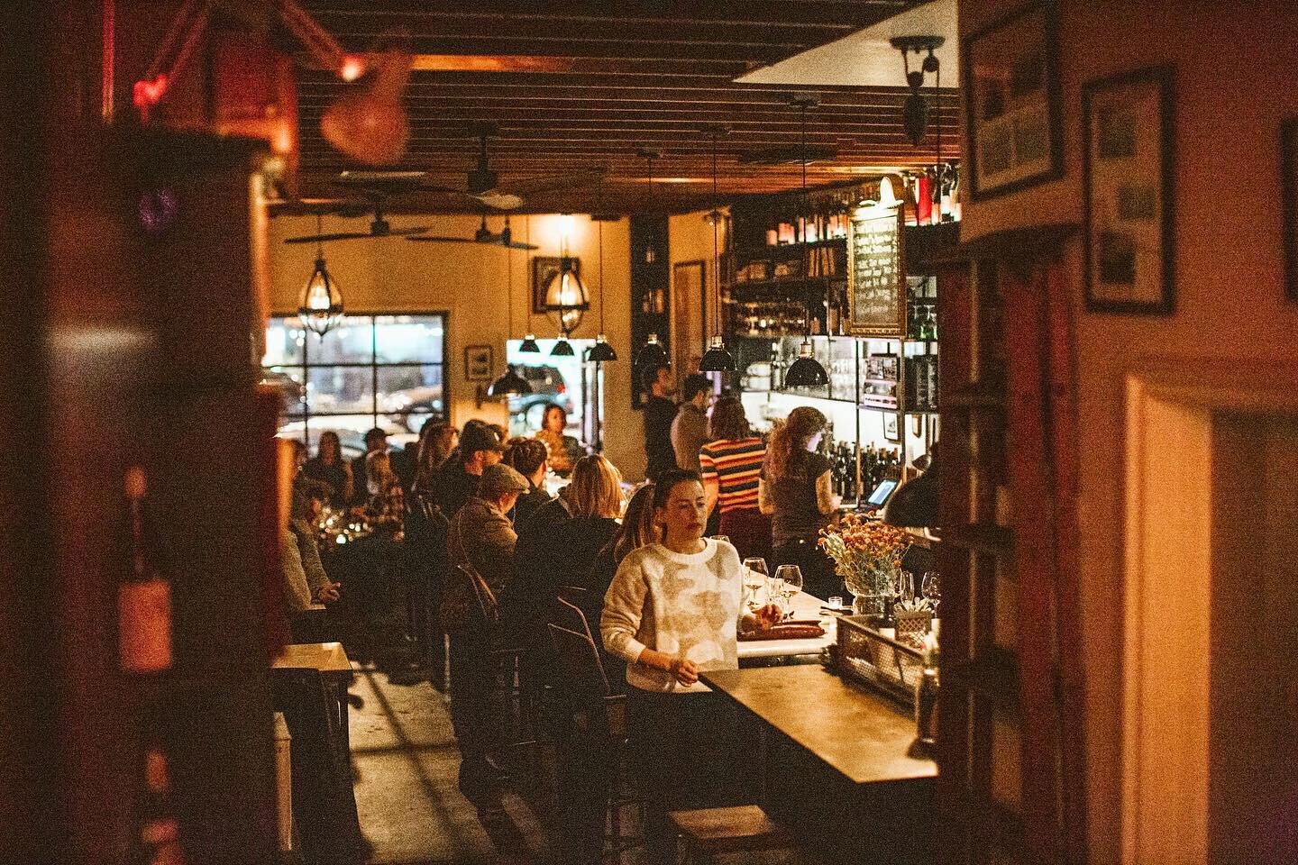 doors open today with Happy Hour 5pm-7pm!
$5 can-o-beer
$10 glass-o-wine
$40 bottle-o-wine
.
Reserve your table @resy : link in bio
.
#happyhour #losangeles #winebar #🍷
