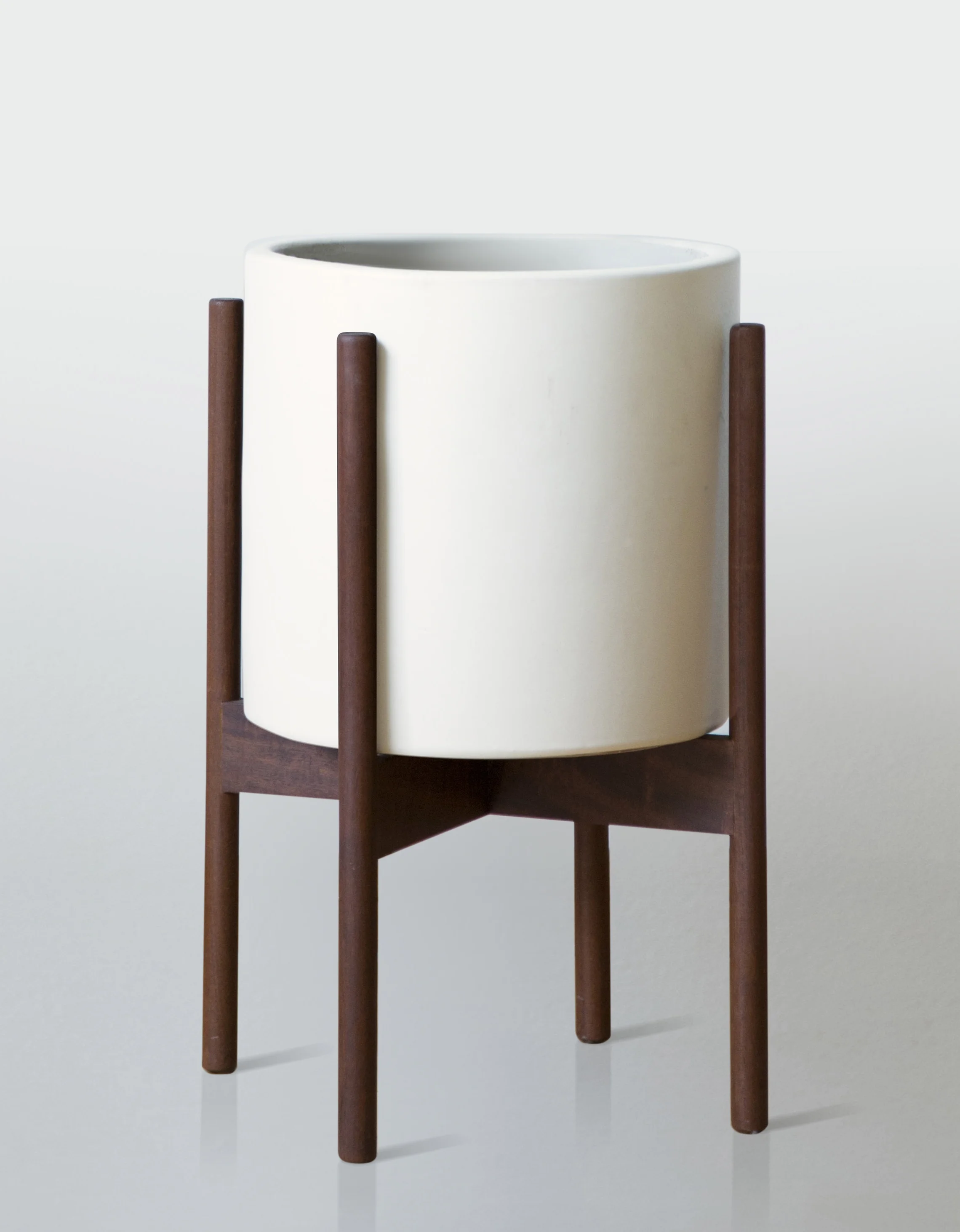 Ceramic_PotSmall_White_withstand_10.jpg