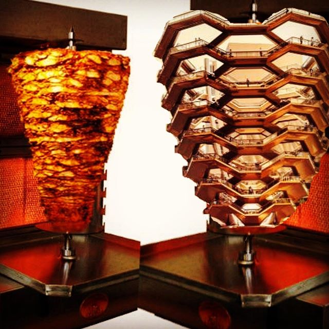 The #Vessel&rsquo;s Architect #ThomasHeatherwick loves #Shawarma. 
#TacosAlPastor #gyro #hallal #hallalfood #HudsonYards #kineticSculpture @ny1 @patkiernan