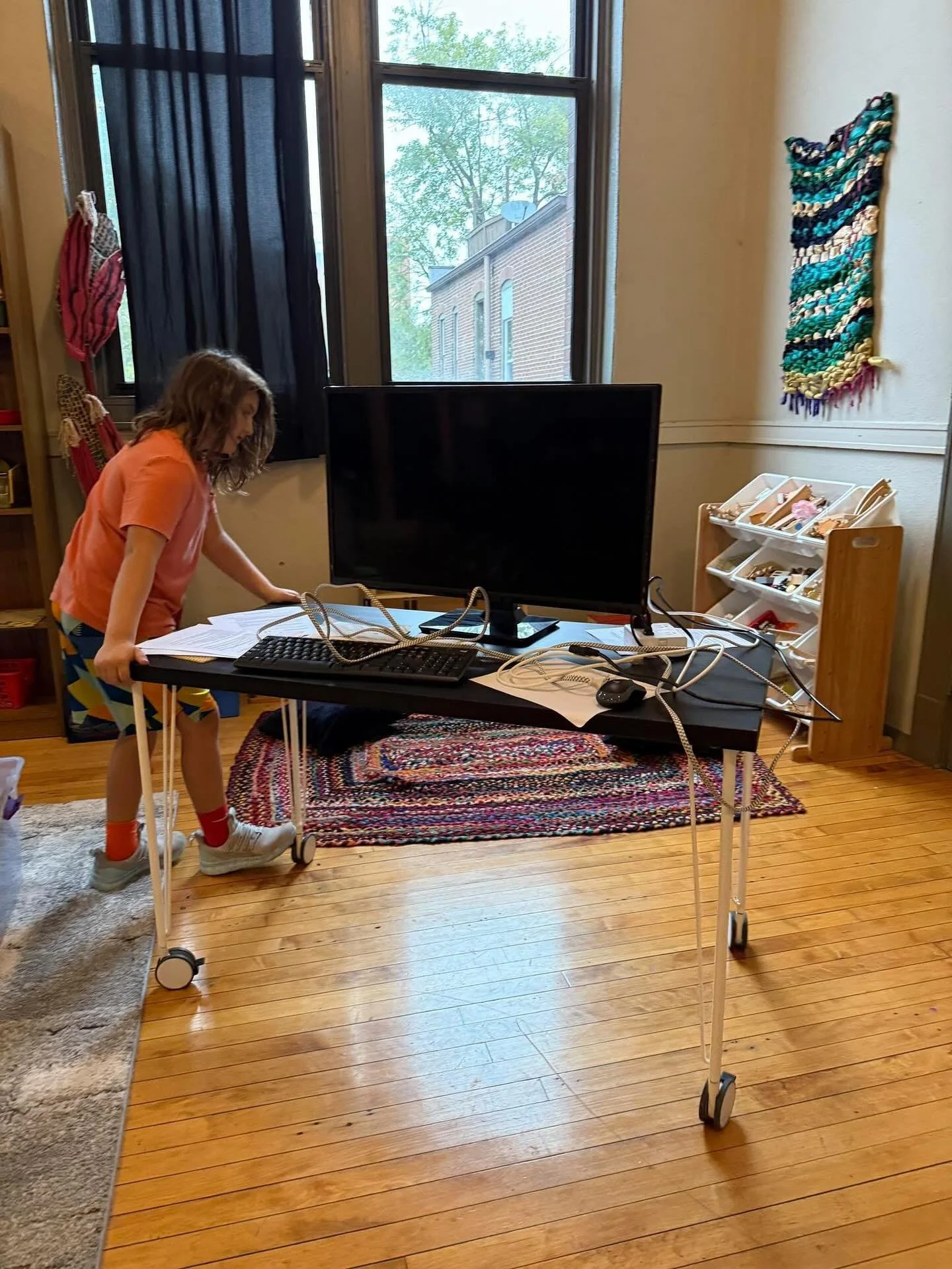 Electronics Committee at work! 🖥️ Sudbury students can be elected to lead or be a member of Electronics Committee. After a certification process, they are responsible for the health and longevity of our shared electronic devices, including this comp