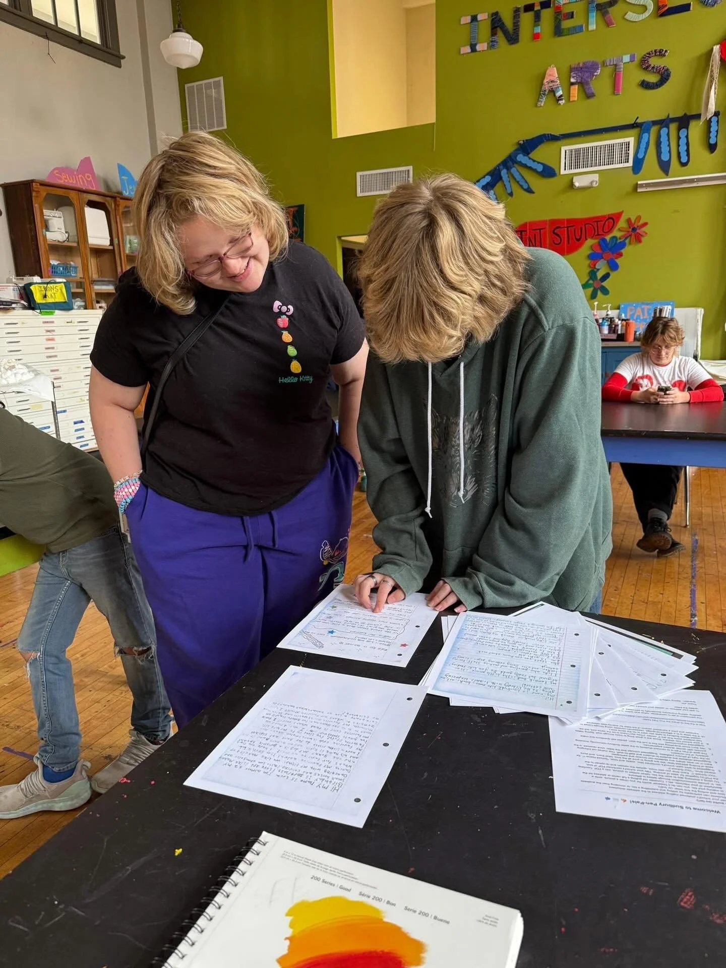 Members of Sudbury International organized a Pen Pal letter exchange among students of Sudbury schools around the world! Saint Louis Sudbury School students enjoyed writing letters to students at Spring Valley Sudbury School, Miami Sudbury School, Su