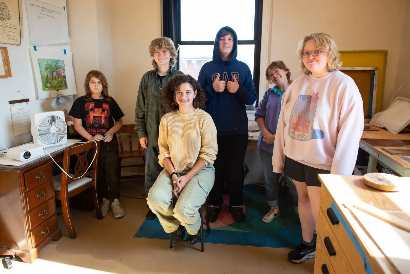 Did you know? ⭐ Saint Louis Sudbury School is lucky to have school every day inside an amazing arts community, Intersect Arts Center (@intersectartscenter), in South City! We recently visited Jessie Donovan (@fieldmarkprintco), a visual artist, who h