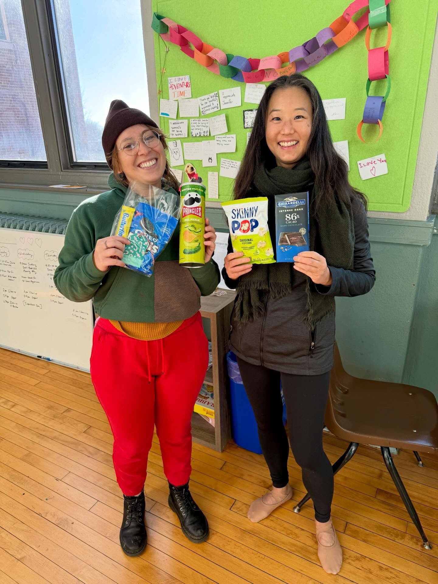 We have such a kind and thoughtful parent community! ❤️ Sudbury staff and volunteers are enjoying a sweet week of snacks, cards, and cookies as we celebrate life together before we head into our winter break. ❄️ 

Parents are also hard at work raisin